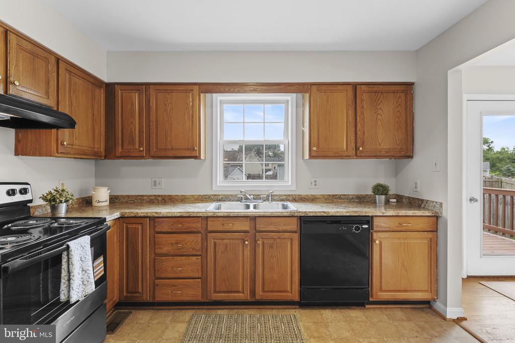 11701 BATTLE RIDGE DR, REMINGTON, Virginia 22734, 3 Bedrooms Bedrooms, ,2 BathroomsBathrooms,Residential,11701 BATTLE RIDGE DR,VAFQ2022704 MLS # VAFQ2022704 11701 BATTLE RIDGE DR, REMINGTON, Virginia 22734, 3 Bedrooms Bedrooms, ,2 BathroomsBathrooms,Residential,11701 BATTLE RIDGE DR,VAFQ2022704 MLS # VAFQ2022704