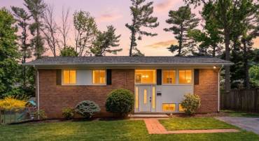 924 WASHINGTON AVE, WAYNESBORO, Virginia 22980, 5 Bedrooms Bedrooms, ,2 BathroomsBathrooms,Residential,924 WASHINGTON AVE,675415 MLS # 675415