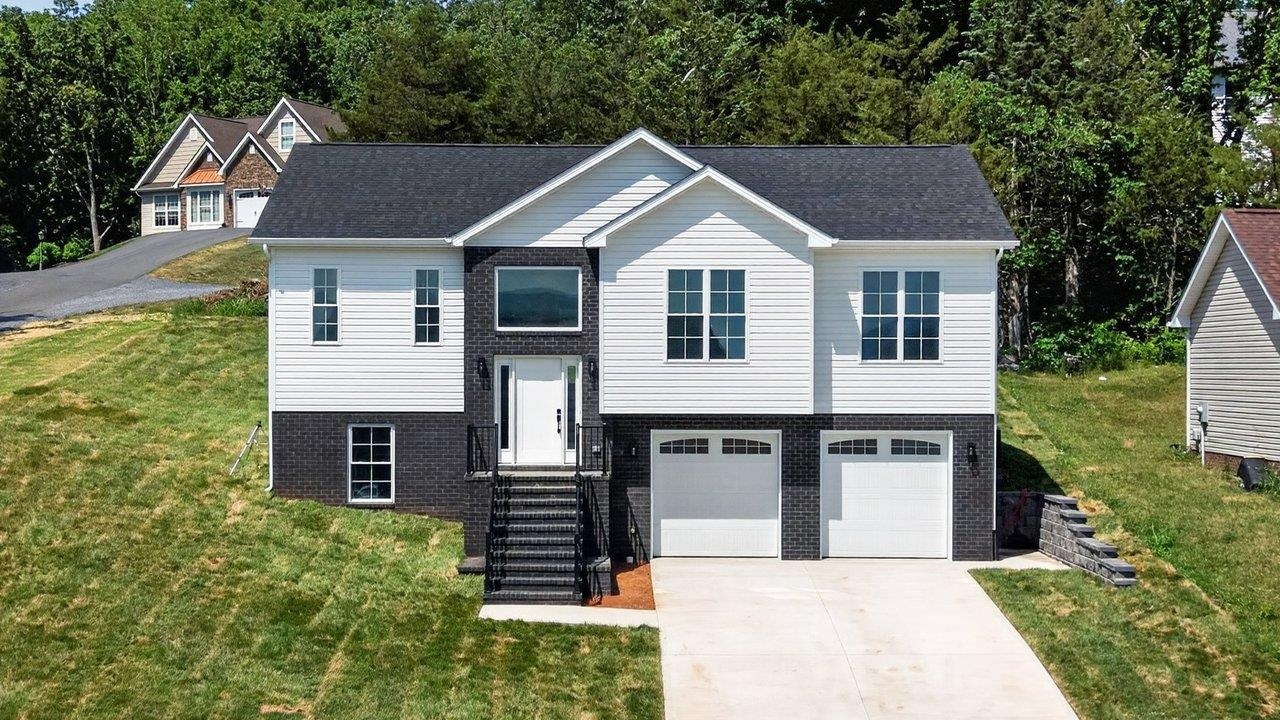 211 SUFFOLK DR, ROCKINGHAM, Virginia 22801, 4 Bedrooms Bedrooms, ,3 BathroomsBathrooms,Residential,211 SUFFOLK DR,678657 MLS # 678657 211 SUFFOLK DR, ROCKINGHAM, Virginia 22801, 4 Bedrooms Bedrooms, ,3 BathroomsBathrooms,Residential,211 SUFFOLK DR,678657 MLS # 678657
