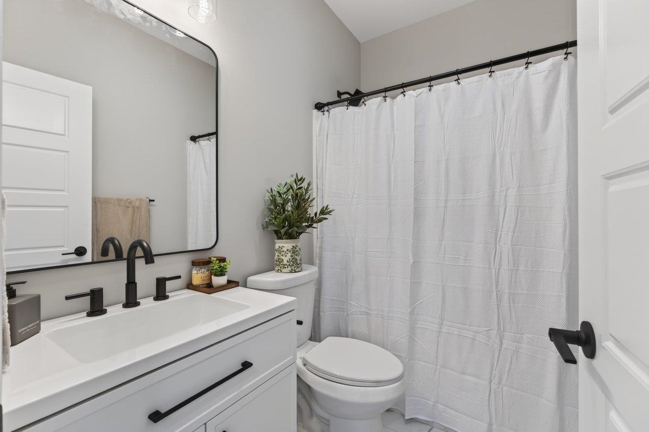 211 SUFFOLK DR, ROCKINGHAM, Virginia 22801, 4 Bedrooms Bedrooms, ,3 BathroomsBathrooms,Residential,211 SUFFOLK DR,678657 MLS # 678657 211 SUFFOLK DR, ROCKINGHAM, Virginia 22801, 4 Bedrooms Bedrooms, ,3 BathroomsBathrooms,Residential,211 SUFFOLK DR,678657 MLS # 678657