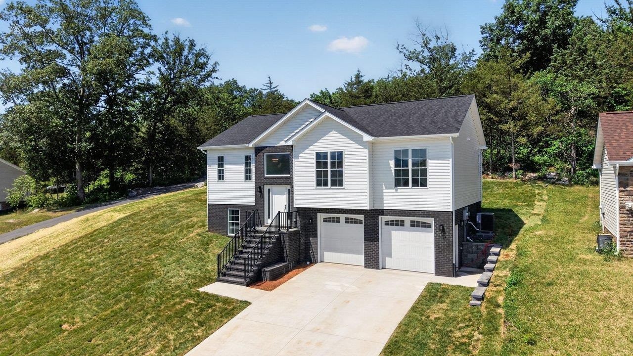 211 SUFFOLK DR, ROCKINGHAM, Virginia 22801, 4 Bedrooms Bedrooms, ,3 BathroomsBathrooms,Residential,211 SUFFOLK DR,678657 MLS # 678657 211 SUFFOLK DR, ROCKINGHAM, Virginia 22801, 4 Bedrooms Bedrooms, ,3 BathroomsBathrooms,Residential,211 SUFFOLK DR,678657 MLS # 678657