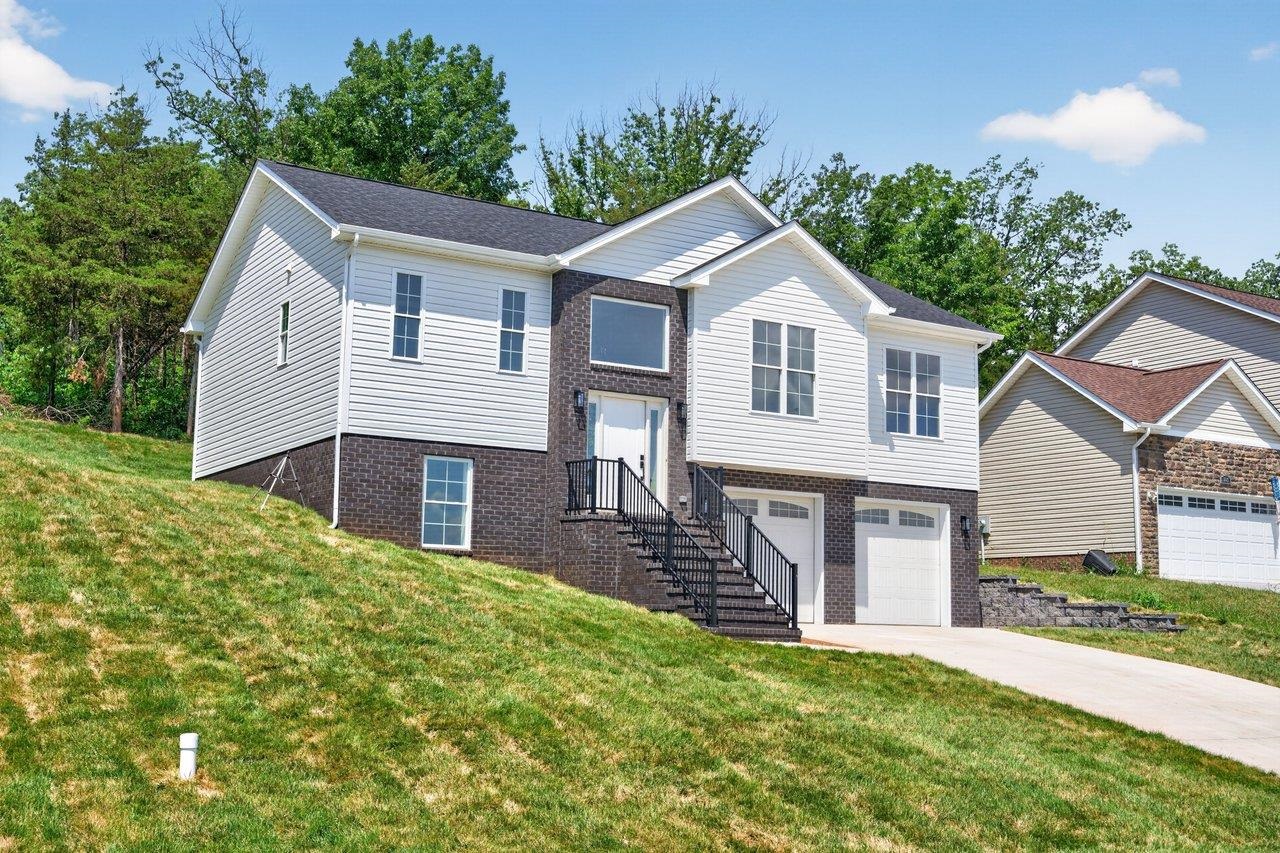 211 SUFFOLK DR, ROCKINGHAM, Virginia 22801, 4 Bedrooms Bedrooms, ,3 BathroomsBathrooms,Residential,211 SUFFOLK DR,678657 MLS # 678657 211 SUFFOLK DR, ROCKINGHAM, Virginia 22801, 4 Bedrooms Bedrooms, ,3 BathroomsBathrooms,Residential,211 SUFFOLK DR,678657 MLS # 678657