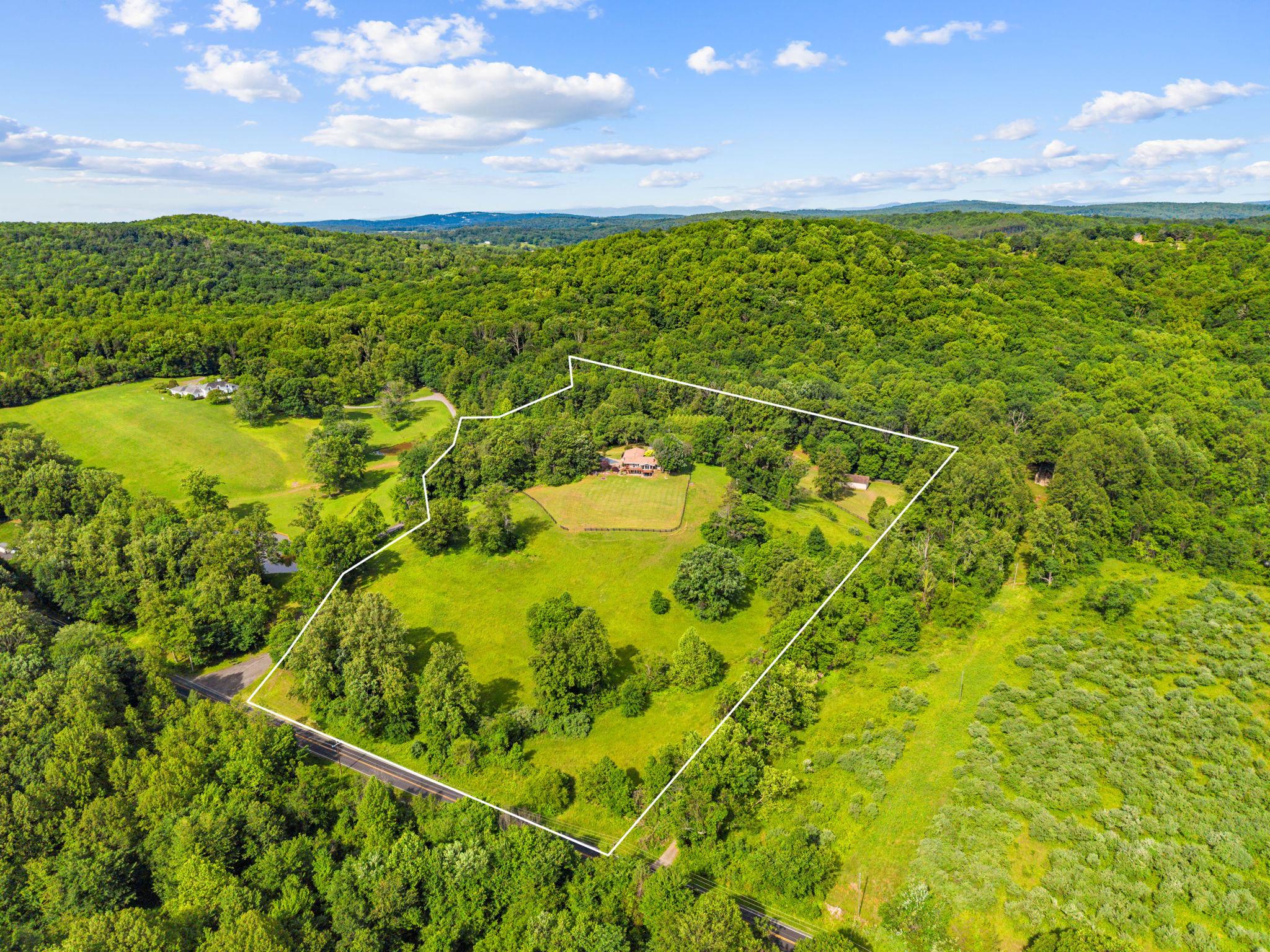 5114 LAUREL LN, BROAD RUN, Virginia 20137, 5 Bedrooms Bedrooms, ,4 BathroomsBathrooms,Residential,5114 LAUREL LN,VAFQ2022448 MLS # VAFQ2022448
