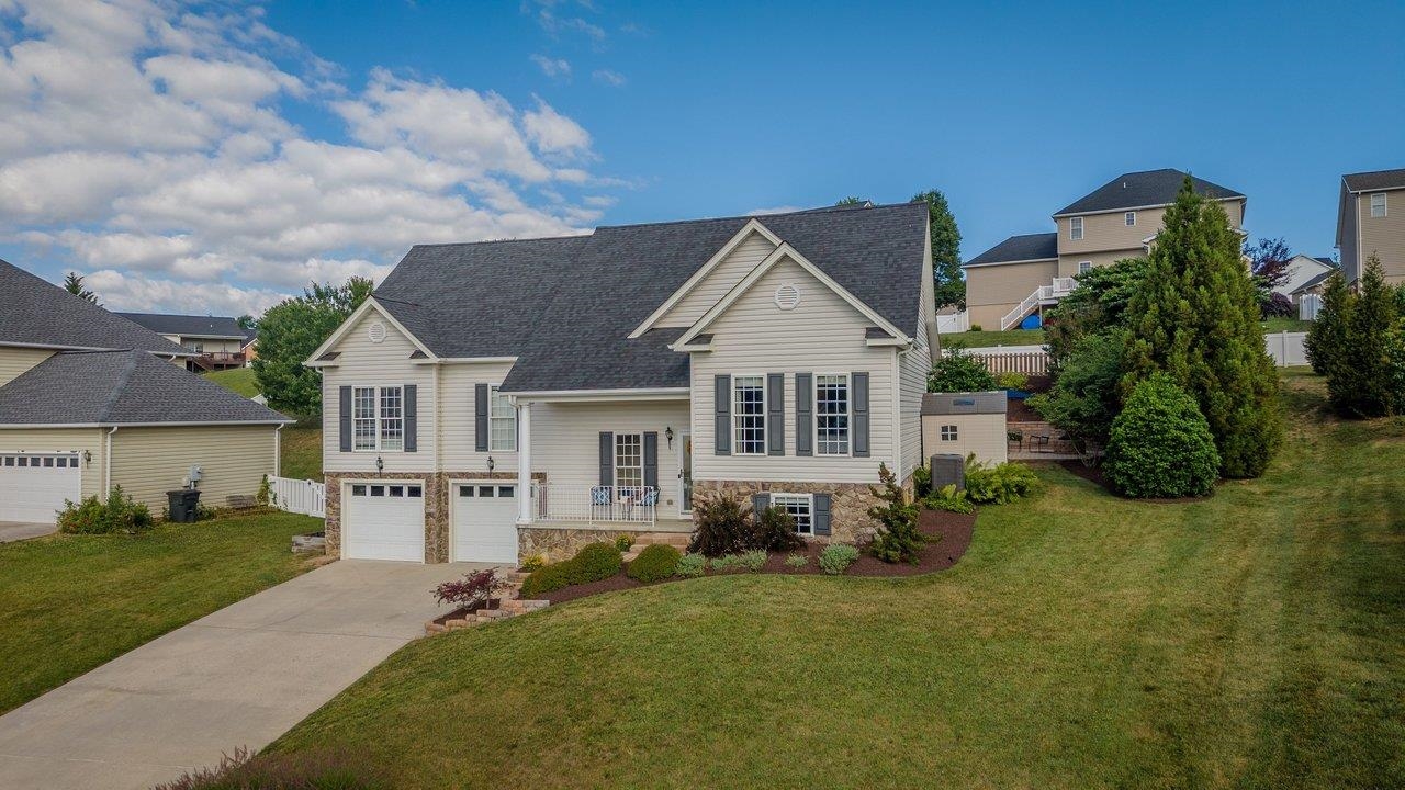 120 DAVID CIR, PENN LAIRD, Virginia 22846, 3 Bedrooms Bedrooms, ,2 BathroomsBathrooms,Residential,120 DAVID CIR,678595 MLS # 678595 120 DAVID CIR, PENN LAIRD, Virginia 22846, 3 Bedrooms Bedrooms, ,2 BathroomsBathrooms,Residential,120 DAVID CIR,678595 MLS # 678595