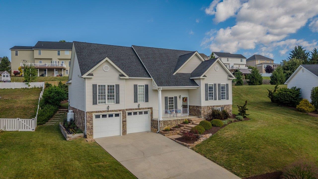 120 DAVID CIR, PENN LAIRD, Virginia 22846, 3 Bedrooms Bedrooms, ,2 BathroomsBathrooms,Residential,120 DAVID CIR,678595 MLS # 678595 120 DAVID CIR, PENN LAIRD, Virginia 22846, 3 Bedrooms Bedrooms, ,2 BathroomsBathrooms,Residential,120 DAVID CIR,678595 MLS # 678595