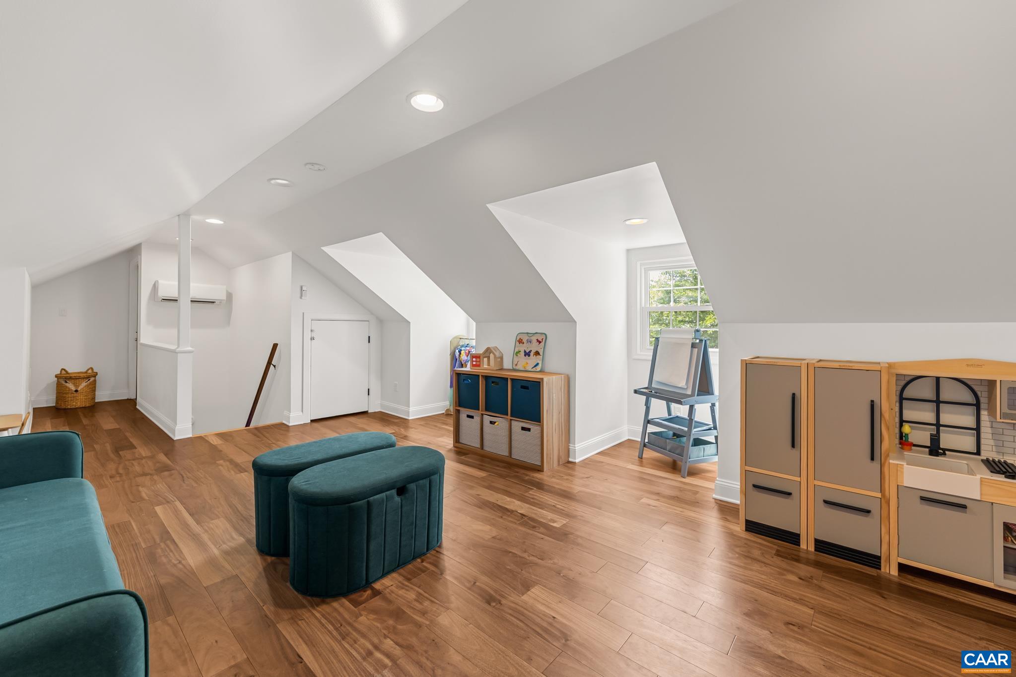 122 BOLLINGBROOK DR, CHARLOTTESVILLE, Virginia 22911, 5 Bedrooms Bedrooms, ,3 BathroomsBathrooms,Residential,122 BOLLINGBROOK DR,678671 MLS # 678671