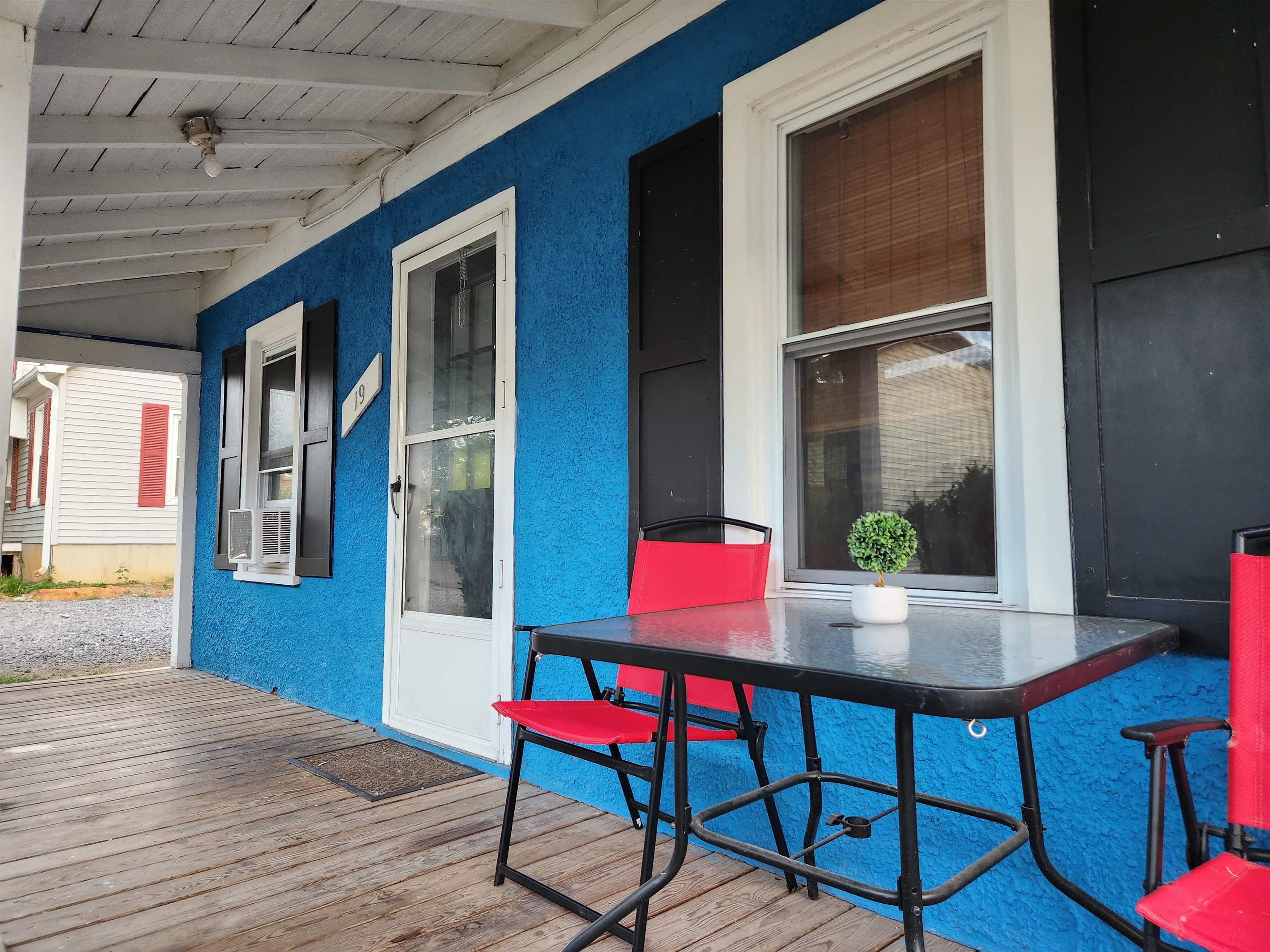 19 W WEAVER AVE, HARRISONBURG, Virginia 22801, 1 Bedroom Bedrooms, ,1 BathroomBathrooms,Residential,SINGLE FAMILY HOME,19 W WEAVER AVE,678681 MLS # 678681