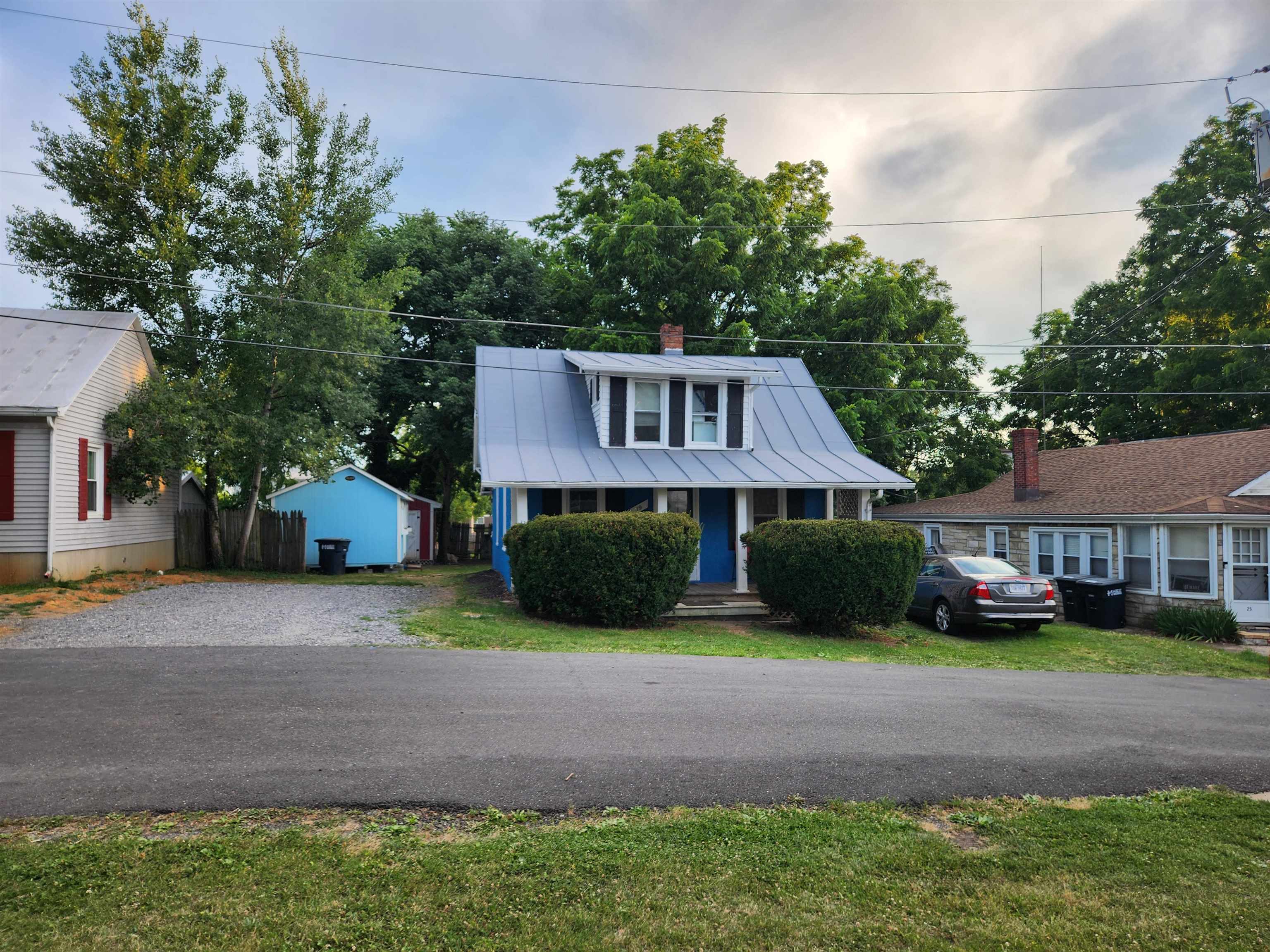 19 W WEAVER AVE, HARRISONBURG, Virginia 22801, 1 Bedroom Bedrooms, ,1 BathroomBathrooms,Residential,SINGLE FAMILY HOME,19 W WEAVER AVE,678681 MLS # 678681
