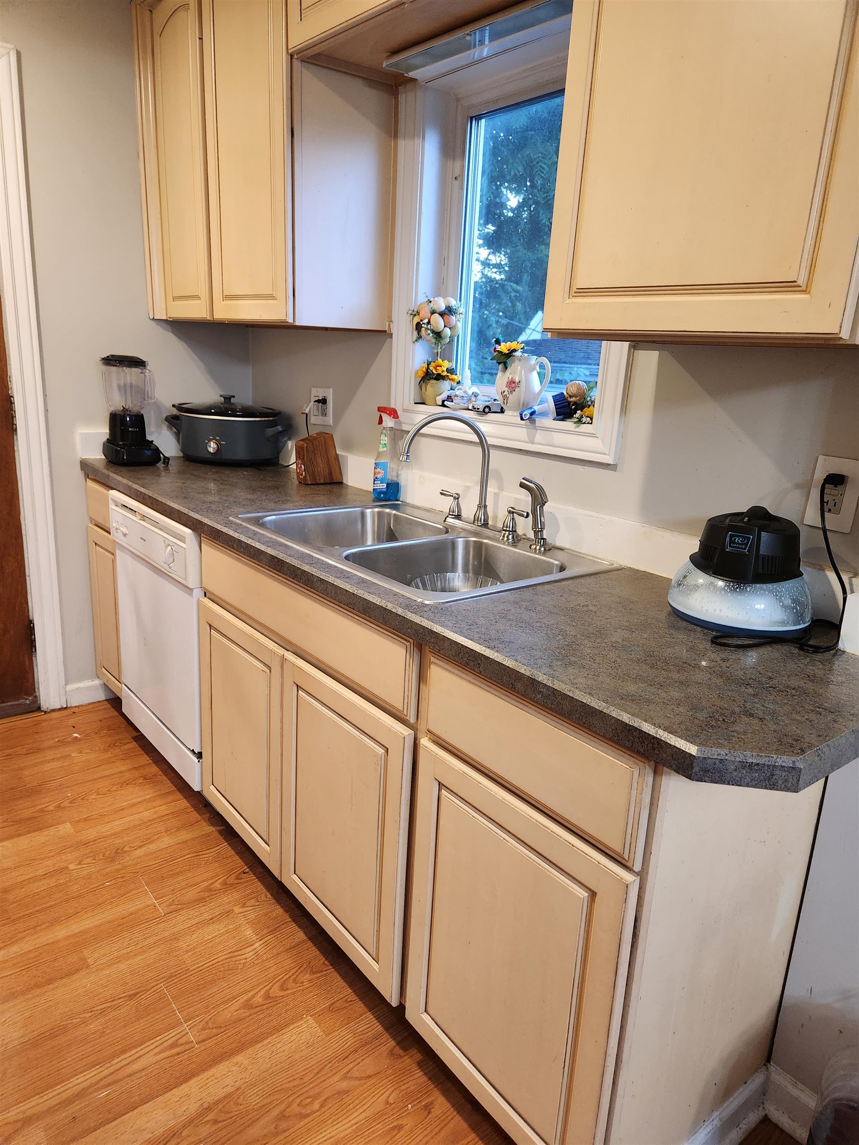 19 W WEAVER AVE, HARRISONBURG, Virginia 22801, 1 Bedroom Bedrooms, ,1 BathroomBathrooms,Residential,SINGLE FAMILY HOME,19 W WEAVER AVE,678681 MLS # 678681