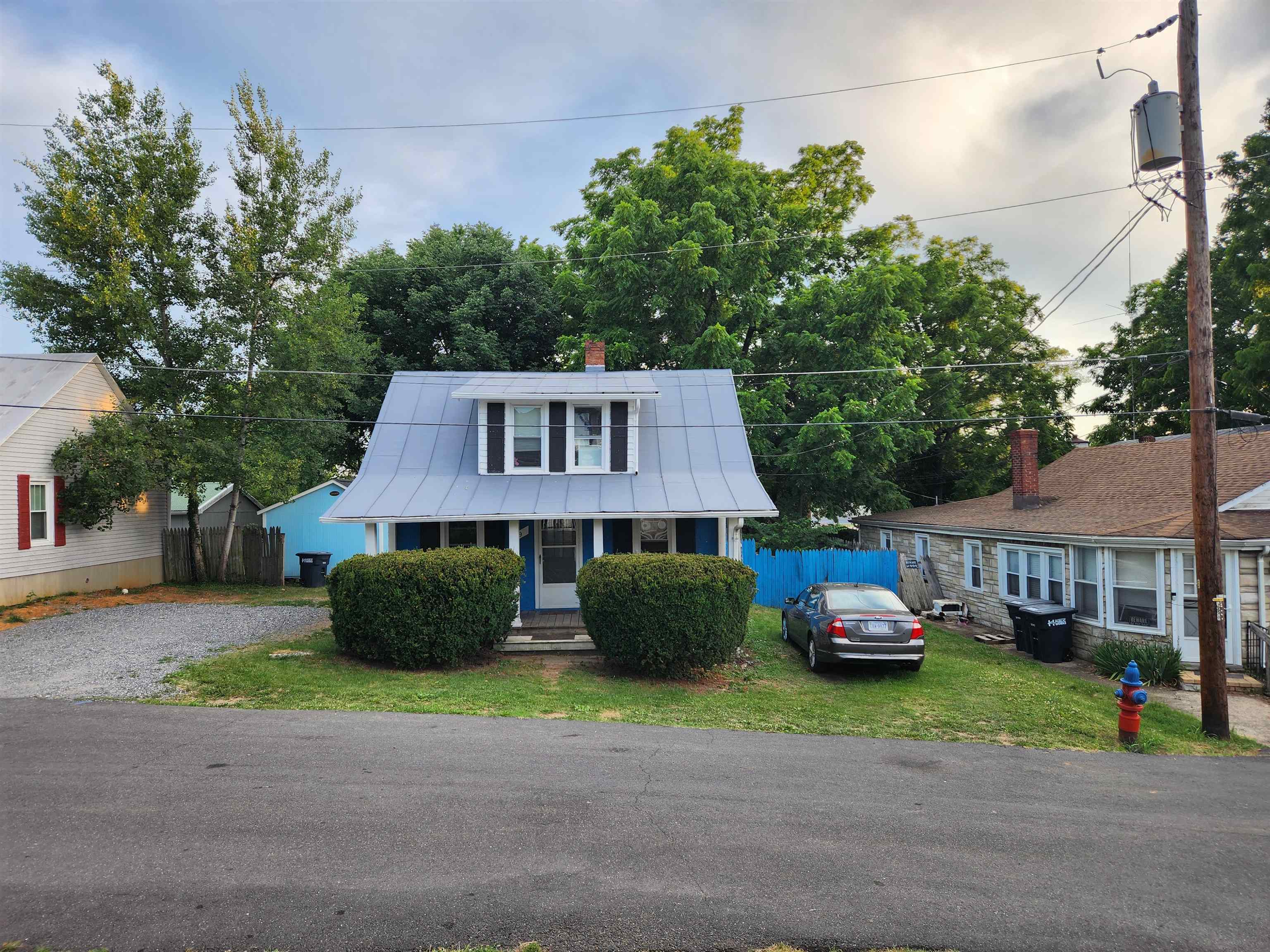 19 W WEAVER AVE, HARRISONBURG, Virginia 22801, 1 Bedroom Bedrooms, ,1 BathroomBathrooms,Residential,SINGLE FAMILY HOME,19 W WEAVER AVE,678681 MLS # 678681