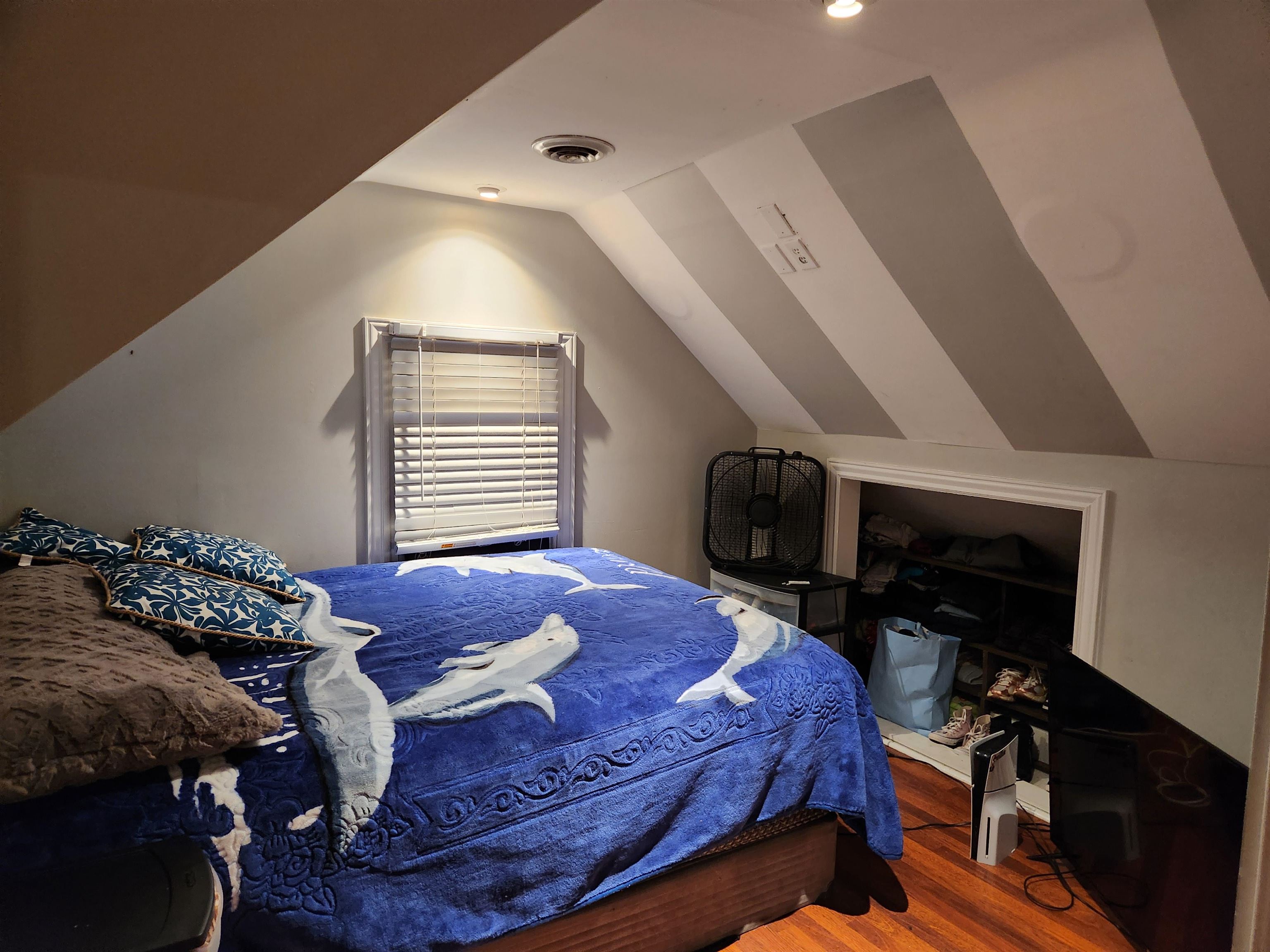19 W WEAVER AVE, HARRISONBURG, Virginia 22801, 1 Bedroom Bedrooms, ,1 BathroomBathrooms,Residential,SINGLE FAMILY HOME,19 W WEAVER AVE,678681 MLS # 678681