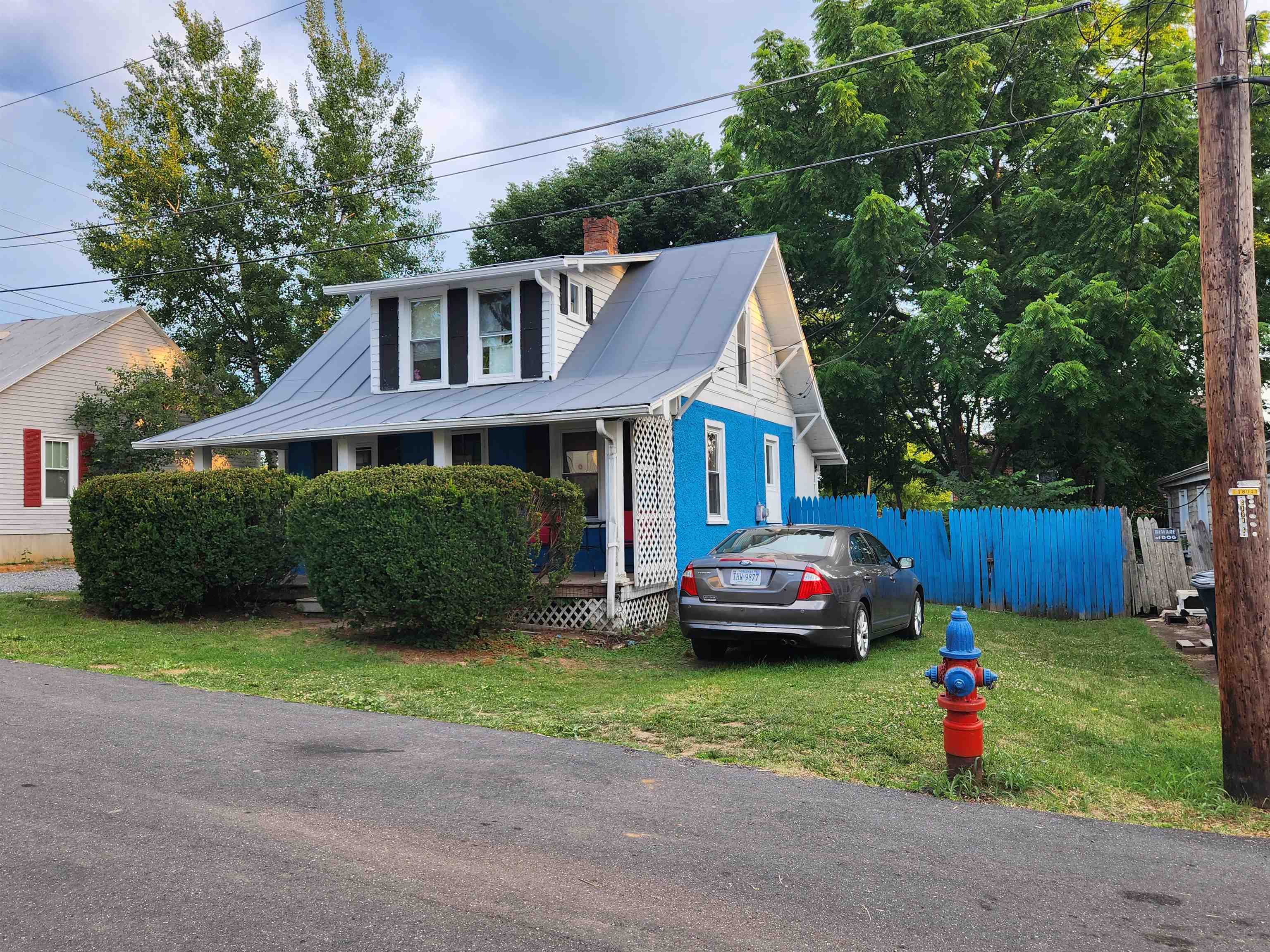 19 W WEAVER AVE, HARRISONBURG, Virginia 22801, 1 Bedroom Bedrooms, ,1 BathroomBathrooms,Residential,SINGLE FAMILY HOME,19 W WEAVER AVE,678681 MLS # 678681