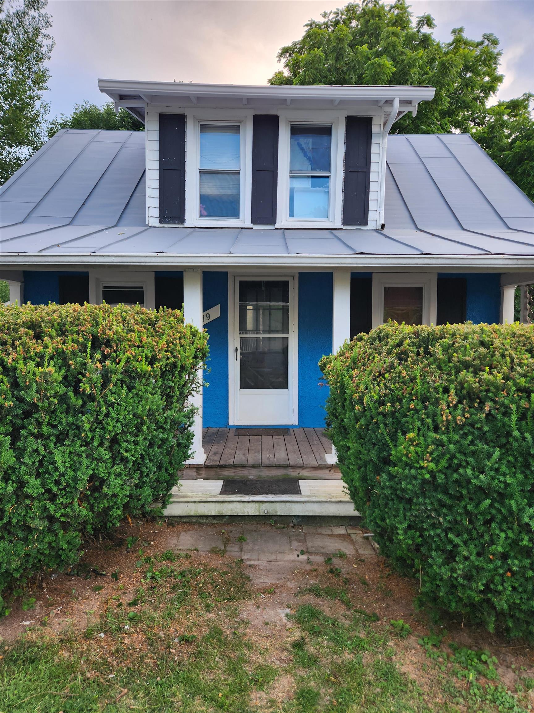 19 W WEAVER AVE, HARRISONBURG, Virginia 22801, 1 Bedroom Bedrooms, ,1 BathroomBathrooms,Residential,SINGLE FAMILY HOME,19 W WEAVER AVE,678681 MLS # 678681