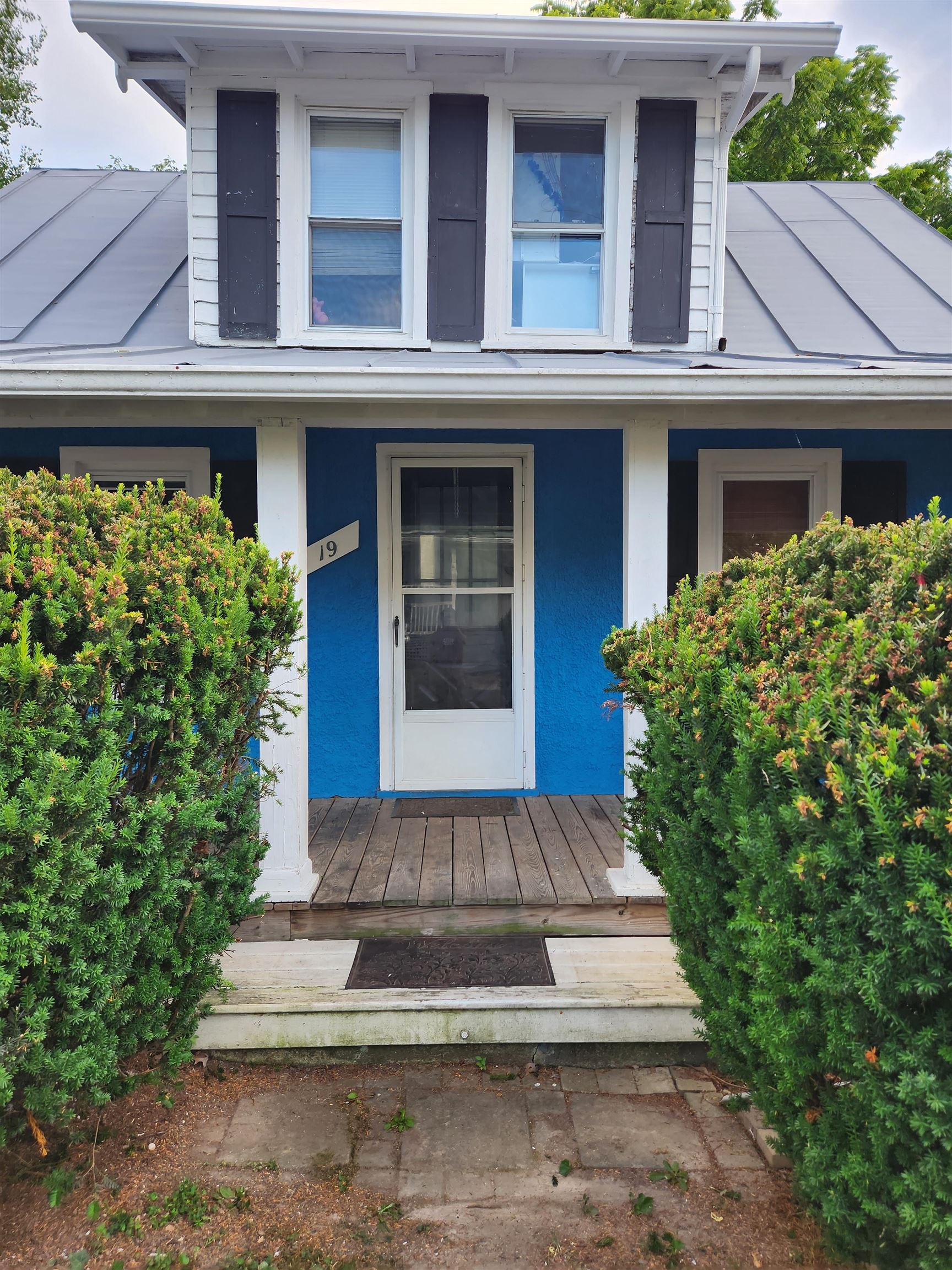 19 W WEAVER AVE, HARRISONBURG, Virginia 22801, 1 Bedroom Bedrooms, ,1 BathroomBathrooms,Residential,SINGLE FAMILY HOME,19 W WEAVER AVE,678681 MLS # 678681