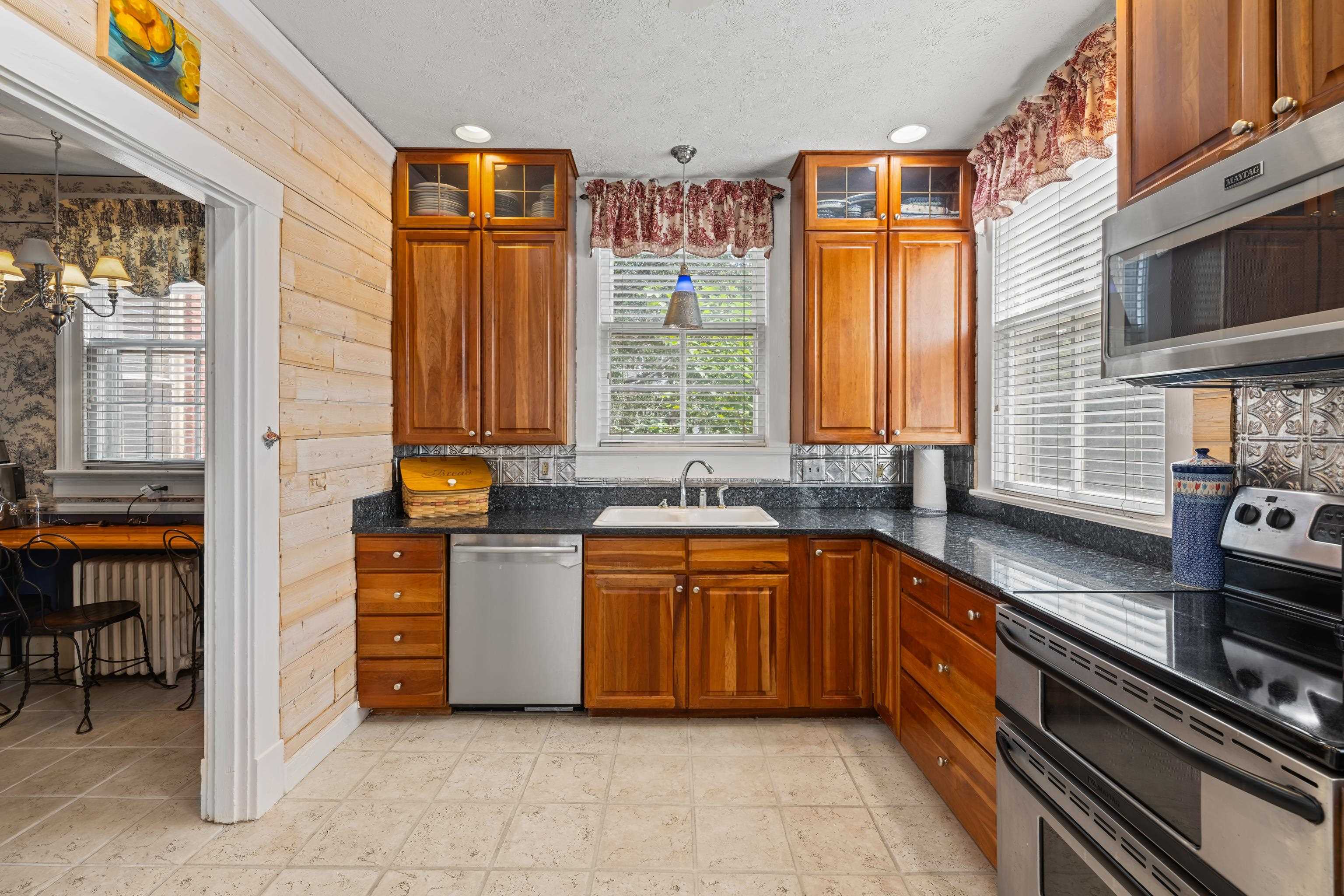 923 N AUGUSTA ST, STAUNTON, Virginia 24401, 5 Bedrooms Bedrooms, ,3 BathroomsBathrooms,Residential,923 N AUGUSTA ST,678683 MLS # 678683 923 N AUGUSTA ST, STAUNTON, Virginia 24401, 5 Bedrooms Bedrooms, ,3 BathroomsBathrooms,Residential,923 N AUGUSTA ST,678683 MLS # 678683