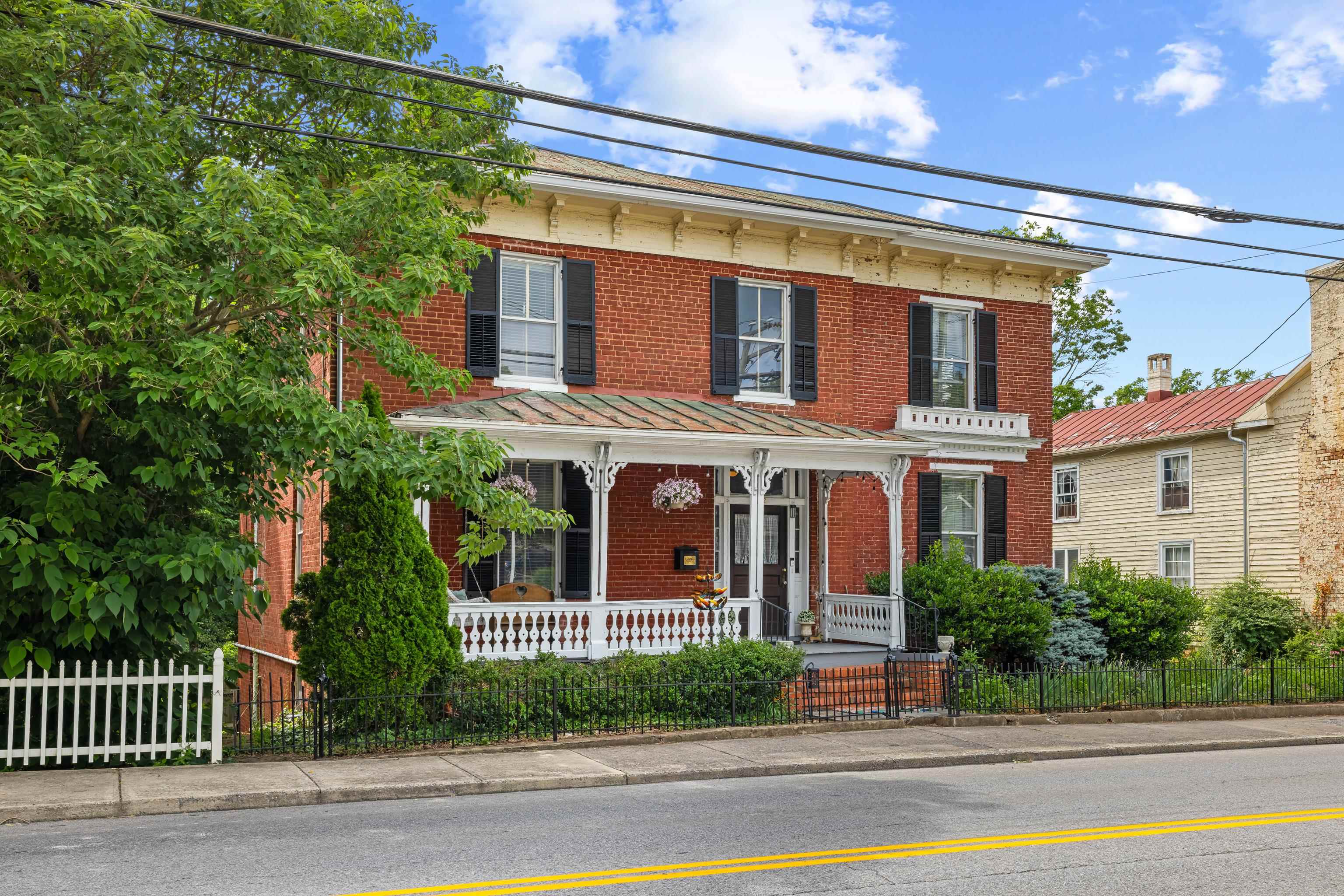 923 N AUGUSTA ST, STAUNTON, Virginia 24401, 5 Bedrooms Bedrooms, ,3 BathroomsBathrooms,Residential,923 N AUGUSTA ST,678683 MLS # 678683 923 N AUGUSTA ST, STAUNTON, Virginia 24401, 5 Bedrooms Bedrooms, ,3 BathroomsBathrooms,Residential,923 N AUGUSTA ST,678683 MLS # 678683