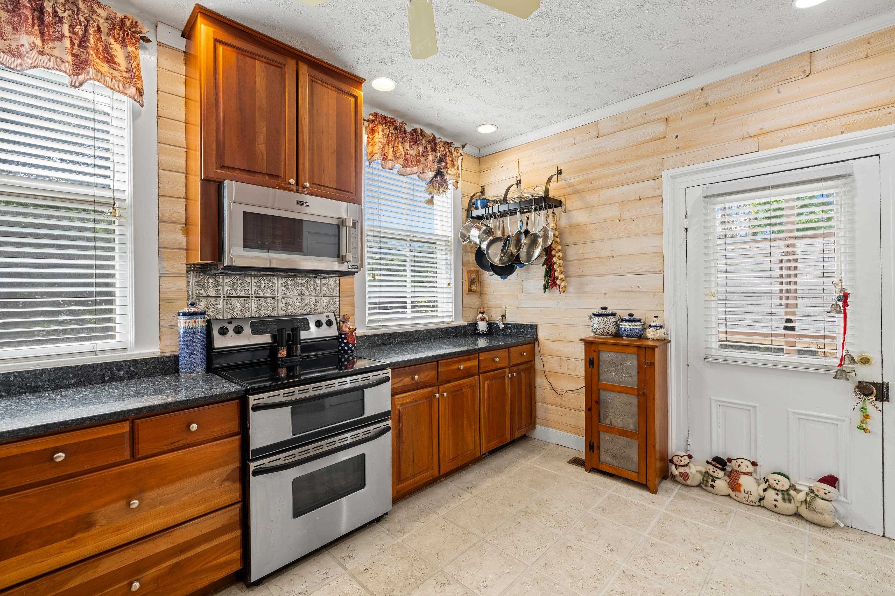 923 N AUGUSTA ST, STAUNTON, Virginia 24401, 5 Bedrooms Bedrooms, ,3 BathroomsBathrooms,Residential,923 N AUGUSTA ST,678683 MLS # 678683 923 N AUGUSTA ST, STAUNTON, Virginia 24401, 5 Bedrooms Bedrooms, ,3 BathroomsBathrooms,Residential,923 N AUGUSTA ST,678683 MLS # 678683