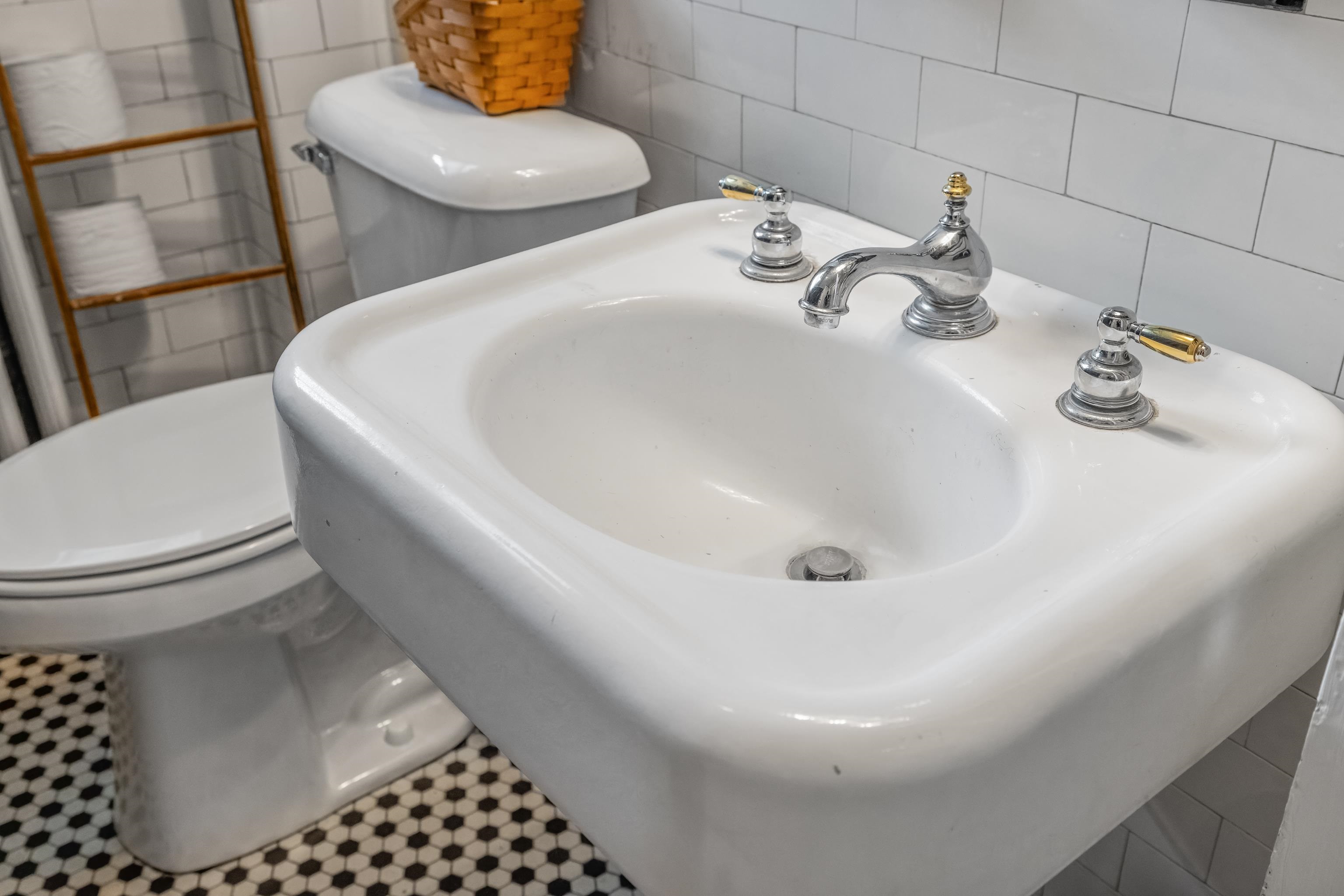 923 N AUGUSTA ST, STAUNTON, Virginia 24401, 5 Bedrooms Bedrooms, ,3 BathroomsBathrooms,Residential,923 N AUGUSTA ST,678683 MLS # 678683 923 N AUGUSTA ST, STAUNTON, Virginia 24401, 5 Bedrooms Bedrooms, ,3 BathroomsBathrooms,Residential,923 N AUGUSTA ST,678683 MLS # 678683