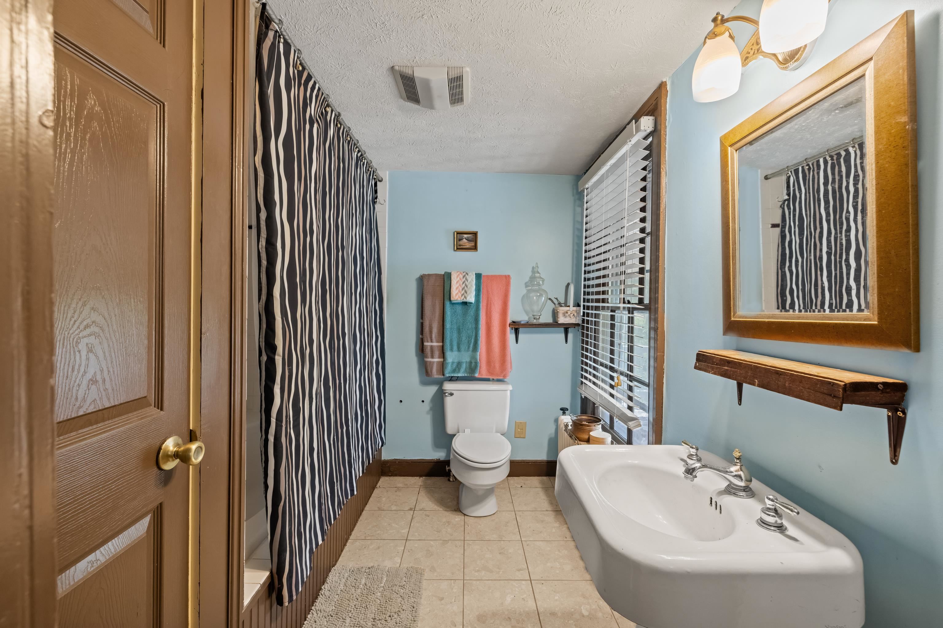 923 N AUGUSTA ST, STAUNTON, Virginia 24401, 5 Bedrooms Bedrooms, ,3 BathroomsBathrooms,Residential,923 N AUGUSTA ST,678683 MLS # 678683 923 N AUGUSTA ST, STAUNTON, Virginia 24401, 5 Bedrooms Bedrooms, ,3 BathroomsBathrooms,Residential,923 N AUGUSTA ST,678683 MLS # 678683