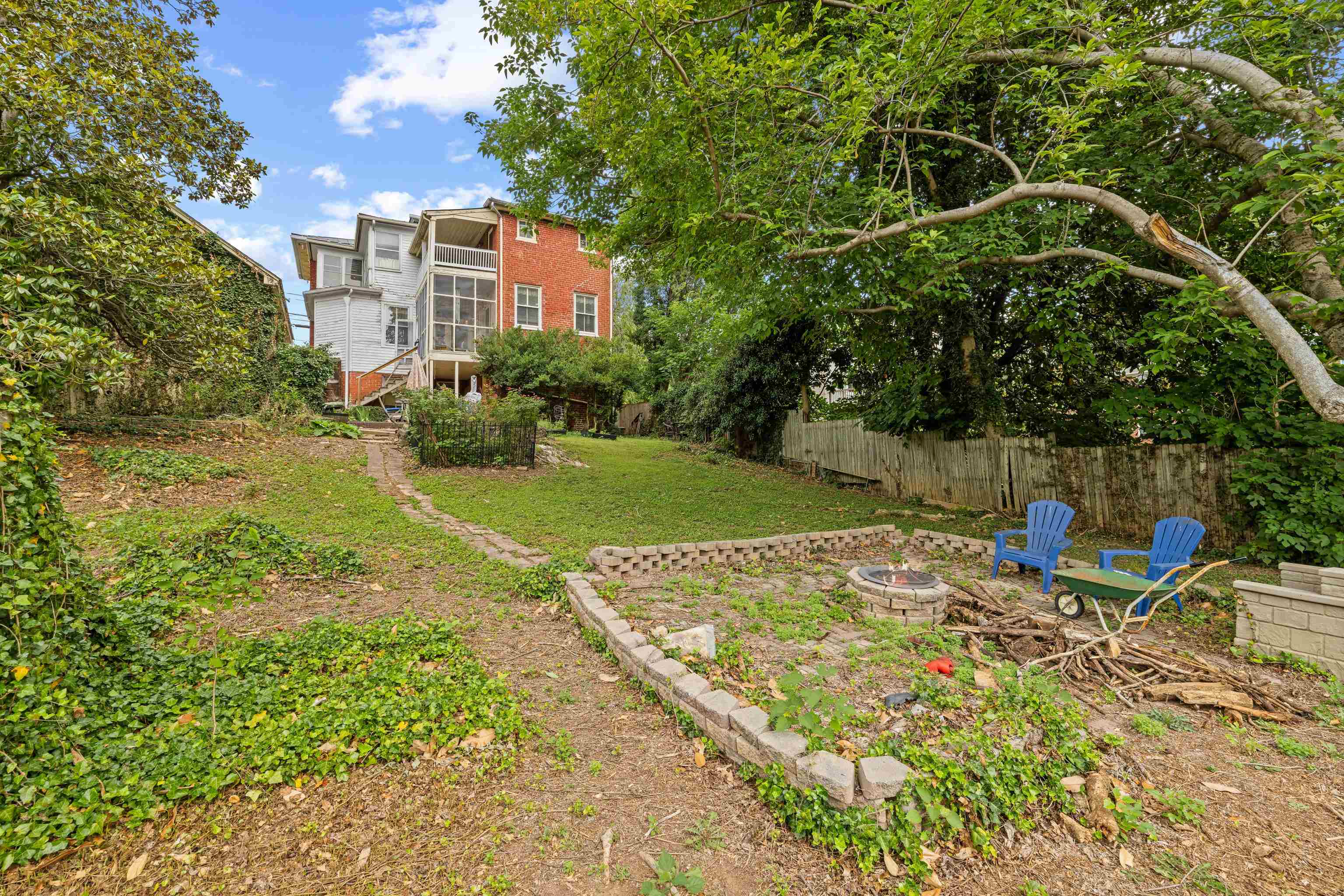 923 N AUGUSTA ST, STAUNTON, Virginia 24401, 5 Bedrooms Bedrooms, ,3 BathroomsBathrooms,Residential,923 N AUGUSTA ST,678683 MLS # 678683 923 N AUGUSTA ST, STAUNTON, Virginia 24401, 5 Bedrooms Bedrooms, ,3 BathroomsBathrooms,Residential,923 N AUGUSTA ST,678683 MLS # 678683