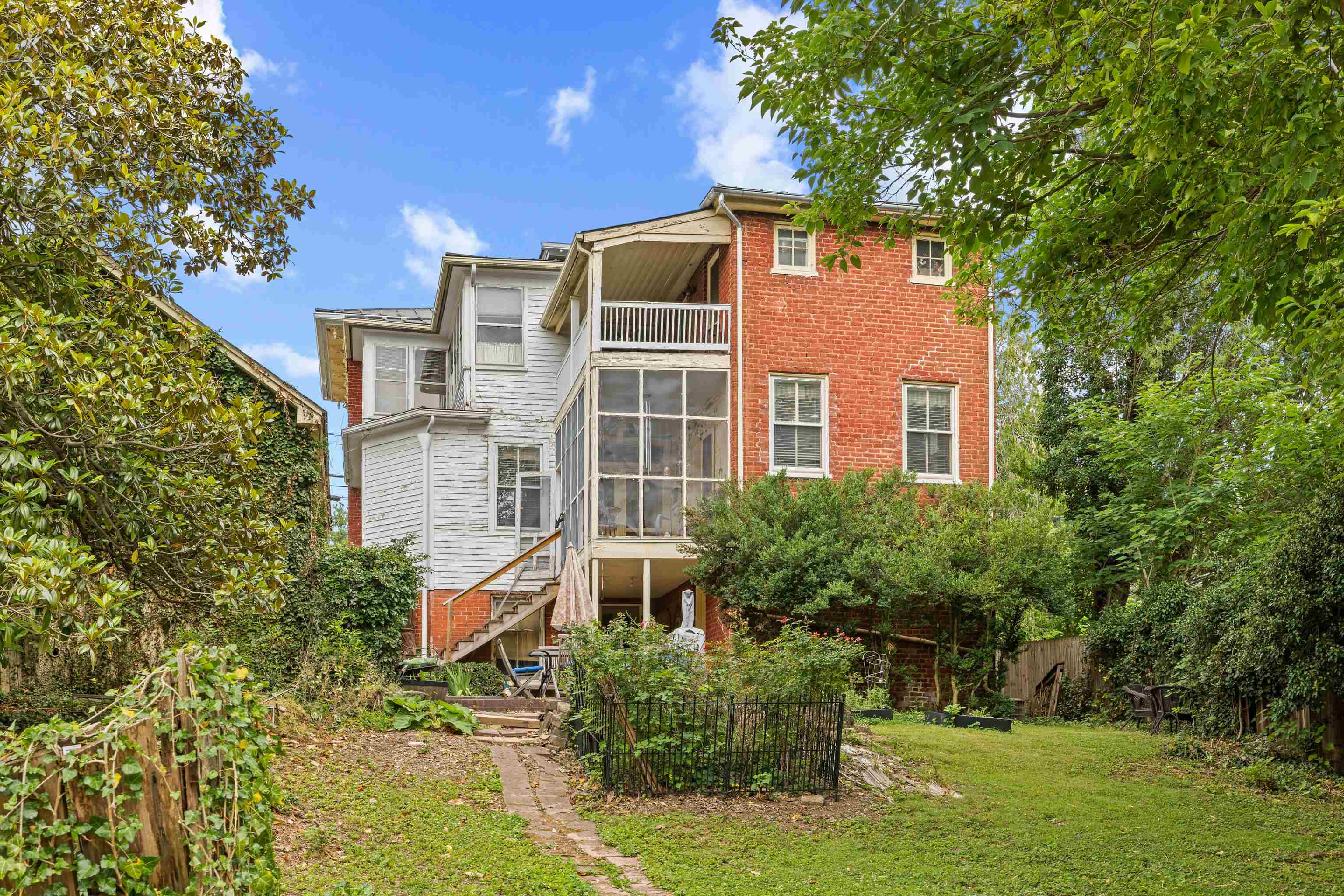 923 N AUGUSTA ST, STAUNTON, Virginia 24401, 5 Bedrooms Bedrooms, ,3 BathroomsBathrooms,Residential,923 N AUGUSTA ST,678683 MLS # 678683 923 N AUGUSTA ST, STAUNTON, Virginia 24401, 5 Bedrooms Bedrooms, ,3 BathroomsBathrooms,Residential,923 N AUGUSTA ST,678683 MLS # 678683