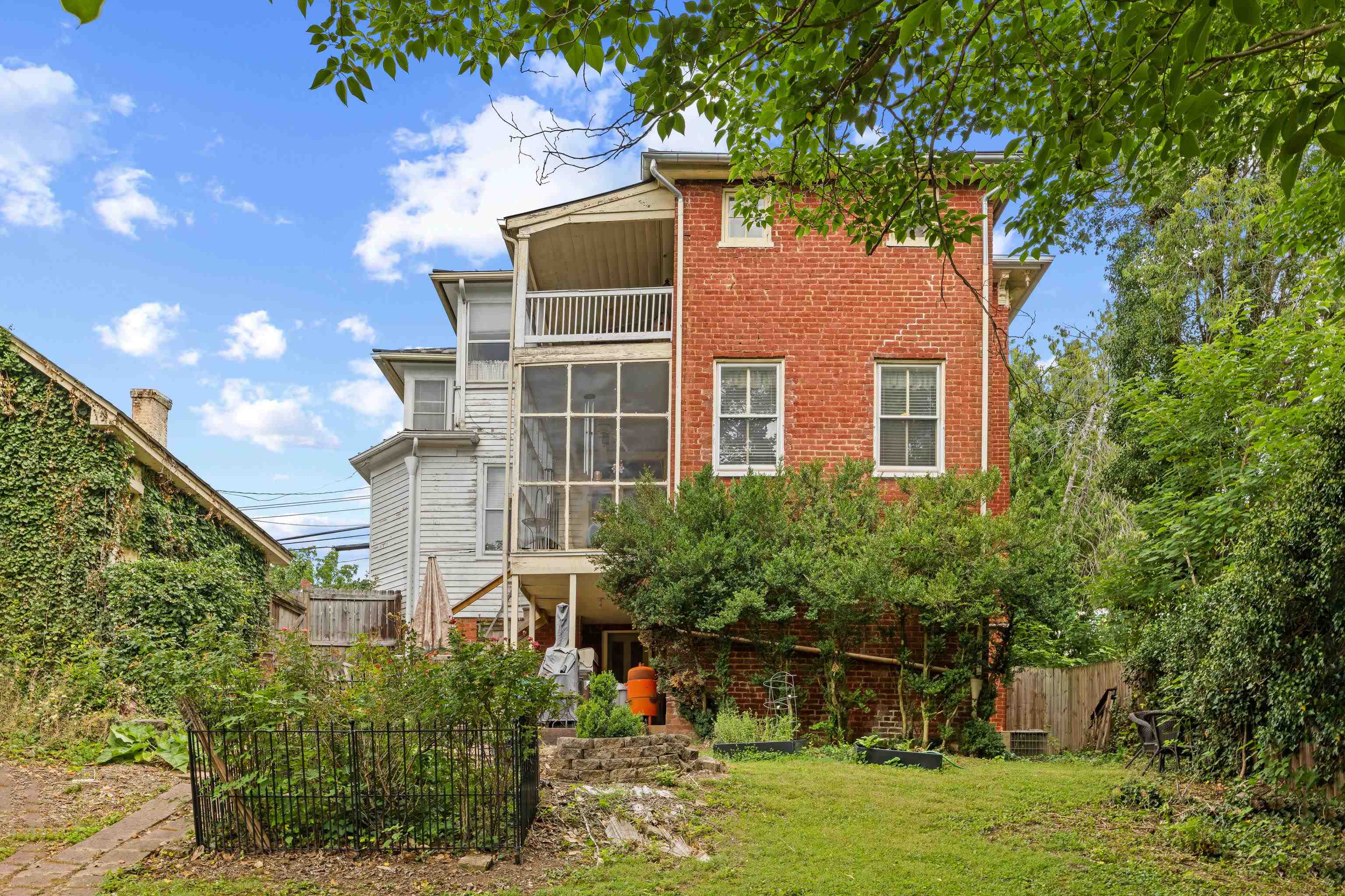 923 N AUGUSTA ST, STAUNTON, Virginia 24401, 5 Bedrooms Bedrooms, ,3 BathroomsBathrooms,Residential,923 N AUGUSTA ST,678683 MLS # 678683 923 N AUGUSTA ST, STAUNTON, Virginia 24401, 5 Bedrooms Bedrooms, ,3 BathroomsBathrooms,Residential,923 N AUGUSTA ST,678683 MLS # 678683