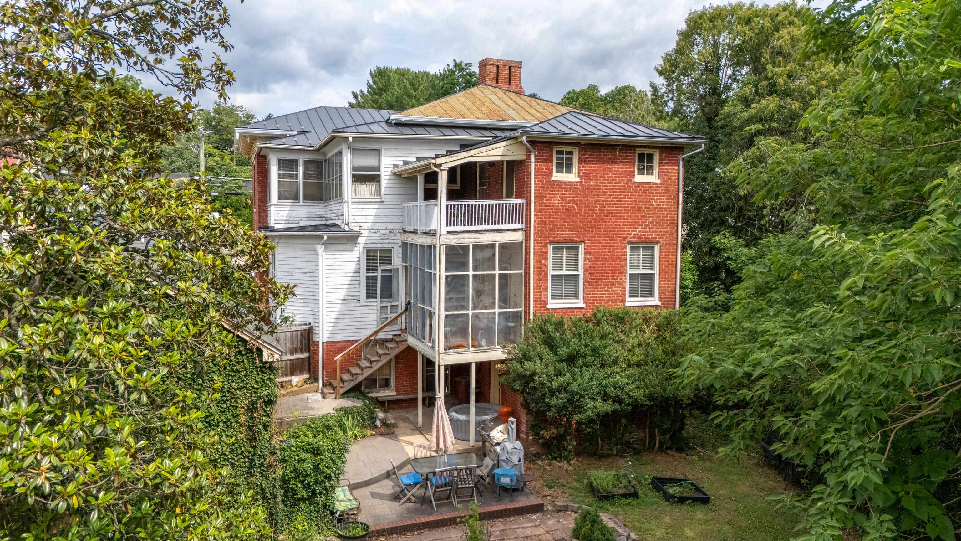 923 N AUGUSTA ST, STAUNTON, Virginia 24401, 5 Bedrooms Bedrooms, ,3 BathroomsBathrooms,Residential,923 N AUGUSTA ST,678683 MLS # 678683 923 N AUGUSTA ST, STAUNTON, Virginia 24401, 5 Bedrooms Bedrooms, ,3 BathroomsBathrooms,Residential,923 N AUGUSTA ST,678683 MLS # 678683