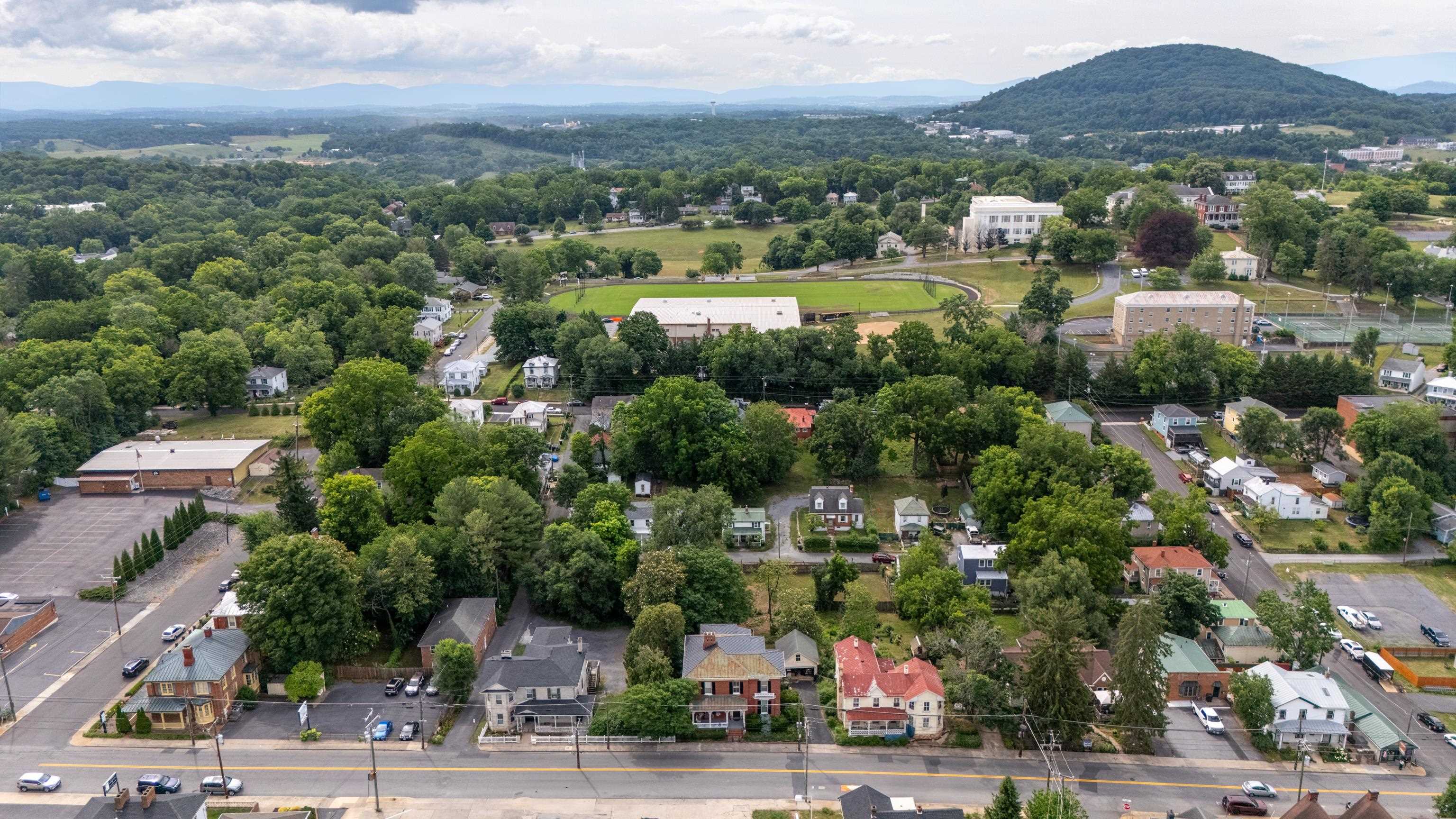 923 N AUGUSTA ST, STAUNTON, Virginia 24401, 5 Bedrooms Bedrooms, ,3 BathroomsBathrooms,Residential,923 N AUGUSTA ST,678683 MLS # 678683 923 N AUGUSTA ST, STAUNTON, Virginia 24401, 5 Bedrooms Bedrooms, ,3 BathroomsBathrooms,Residential,923 N AUGUSTA ST,678683 MLS # 678683