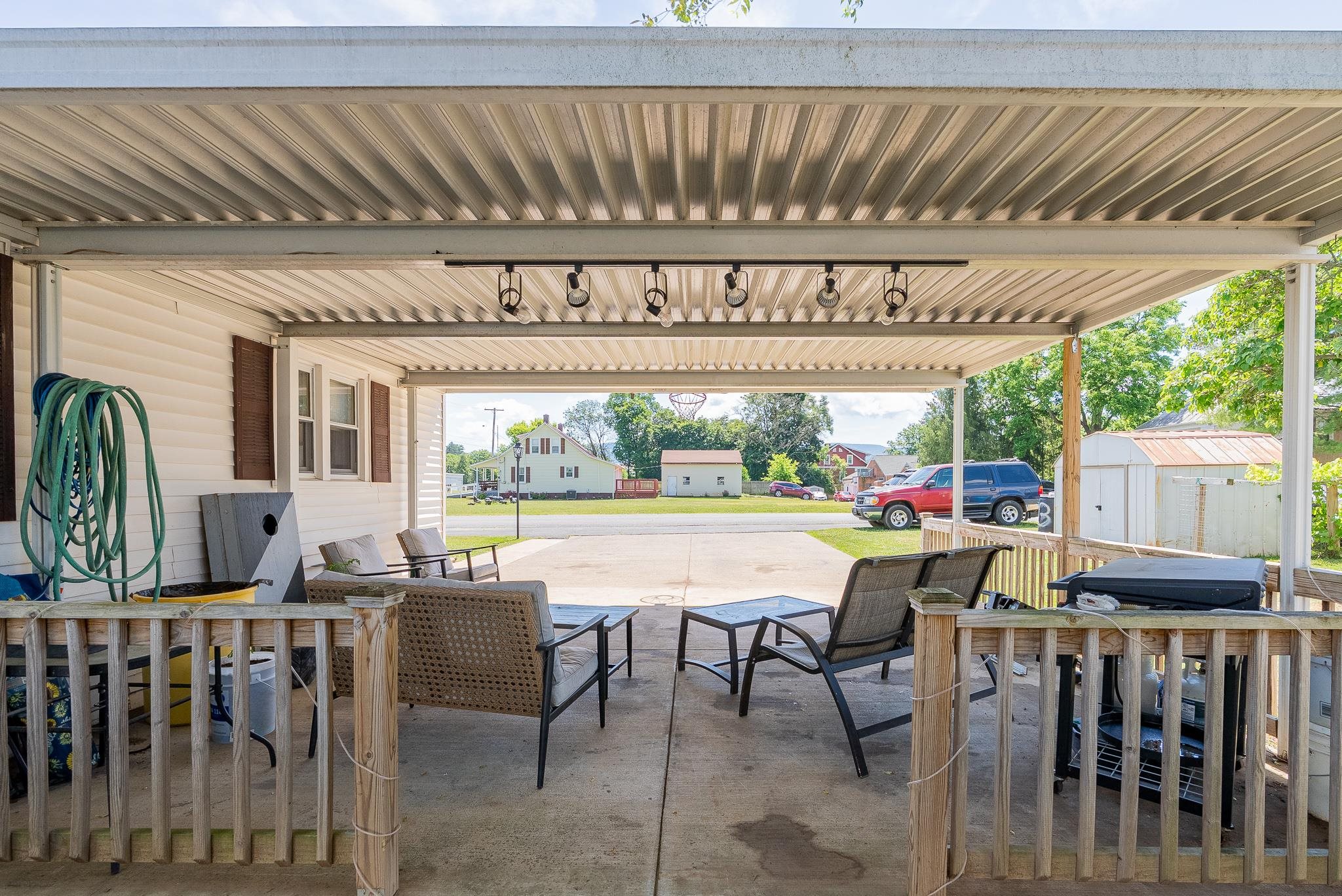 603 GIBBONS AVE, ELKTON, Virginia 22827, 3 Bedrooms Bedrooms, ,1 BathroomBathrooms,Residential,603 GIBBONS AVE,678696 MLS # 678696