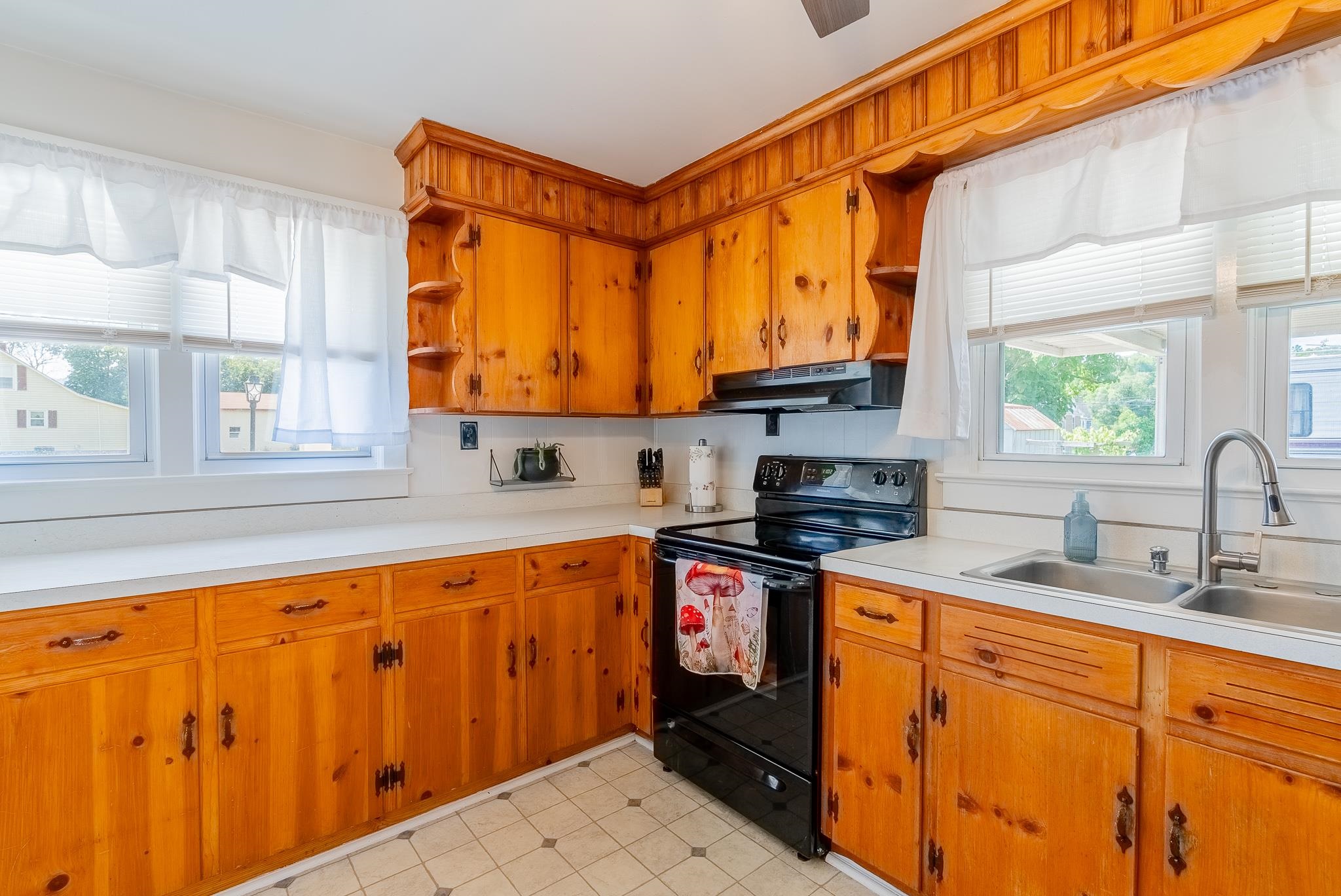 603 GIBBONS AVE, ELKTON, Virginia 22827, 3 Bedrooms Bedrooms, ,1 BathroomBathrooms,Residential,603 GIBBONS AVE,678696 MLS # 678696