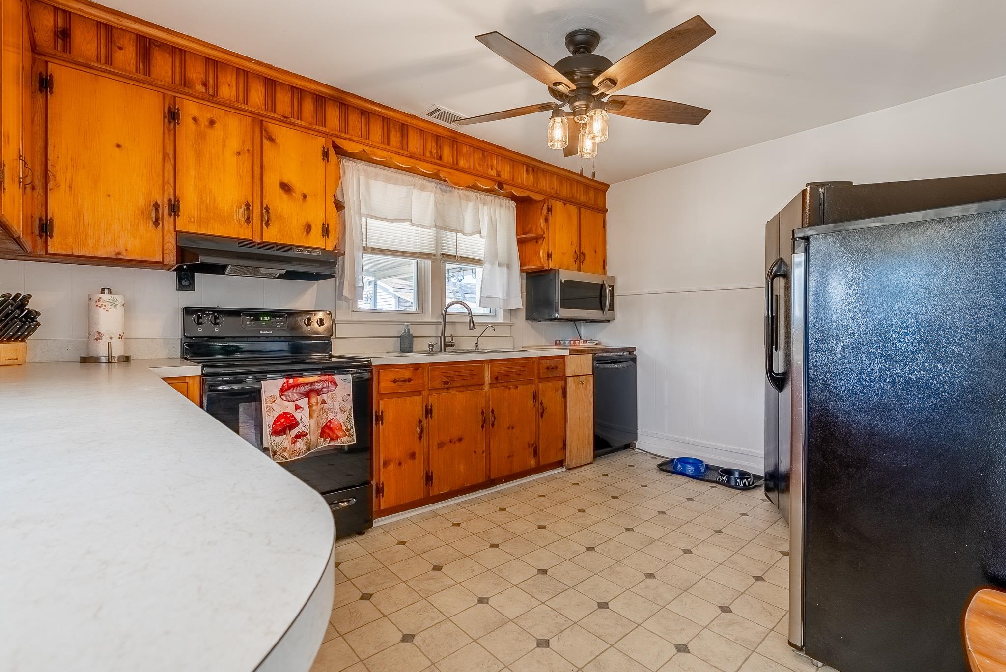 603 GIBBONS AVE, ELKTON, Virginia 22827, 3 Bedrooms Bedrooms, ,1 BathroomBathrooms,Residential,603 GIBBONS AVE,678696 MLS # 678696