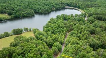 The golf course at Shenandoah Crossing in Gordonsville, VA, has been replaced by Raptor's Roost Disc Golf, an expansive pay-to-play disc golf facility.