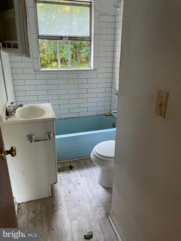 6040 COON TREE RD, THE PLAINS, Virginia 20198, 2 Bedrooms Bedrooms, ,1 BathroomBathrooms,Residential,6040 COON TREE RD,VAFQ2022706 MLS # VAFQ2022706