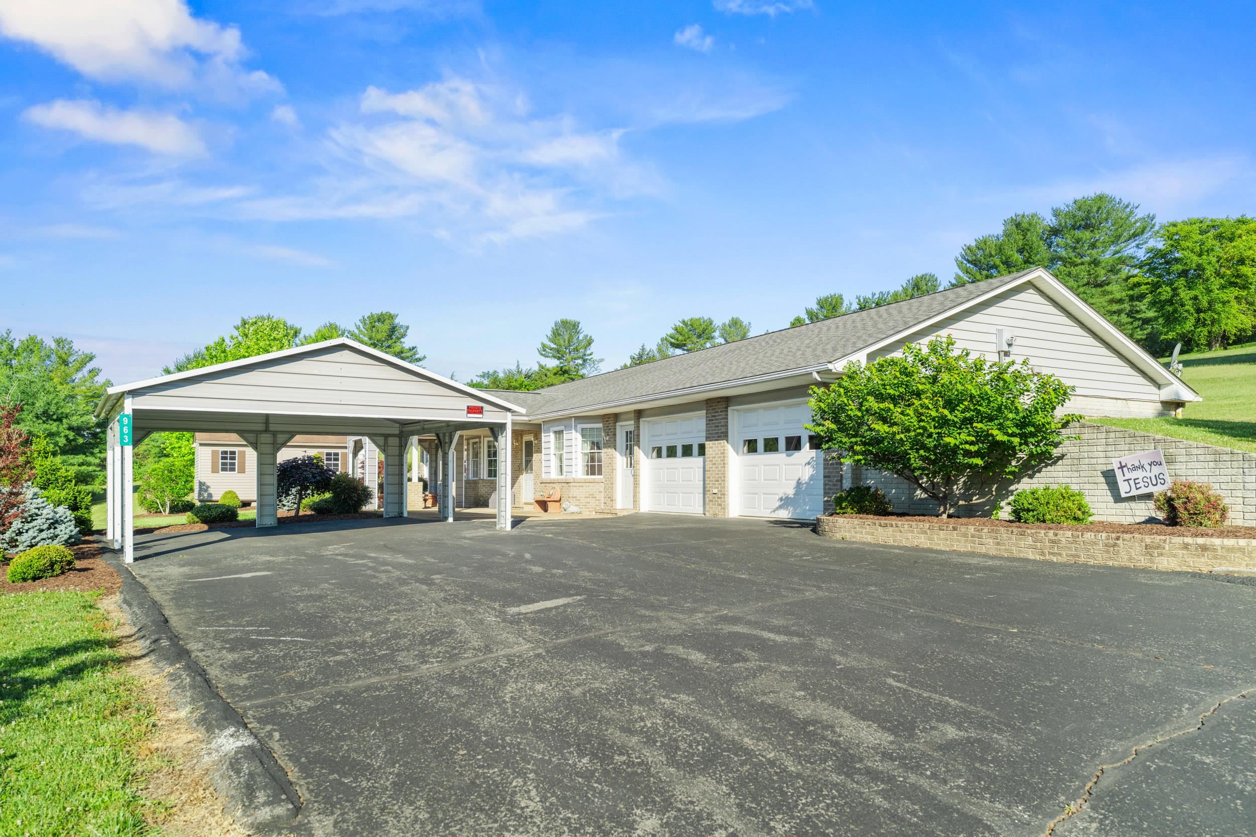 963 LEE JACKSON HWY, STAUNTON, Virginia 24401, 2 Bedrooms Bedrooms, ,2 BathroomsBathrooms,Residential,963 LEE JACKSON HWY,678701 MLS # 678701 963 LEE JACKSON HWY, STAUNTON, Virginia 24401, 2 Bedrooms Bedrooms, ,2 BathroomsBathrooms,Residential,963 LEE JACKSON HWY,678701 MLS # 678701