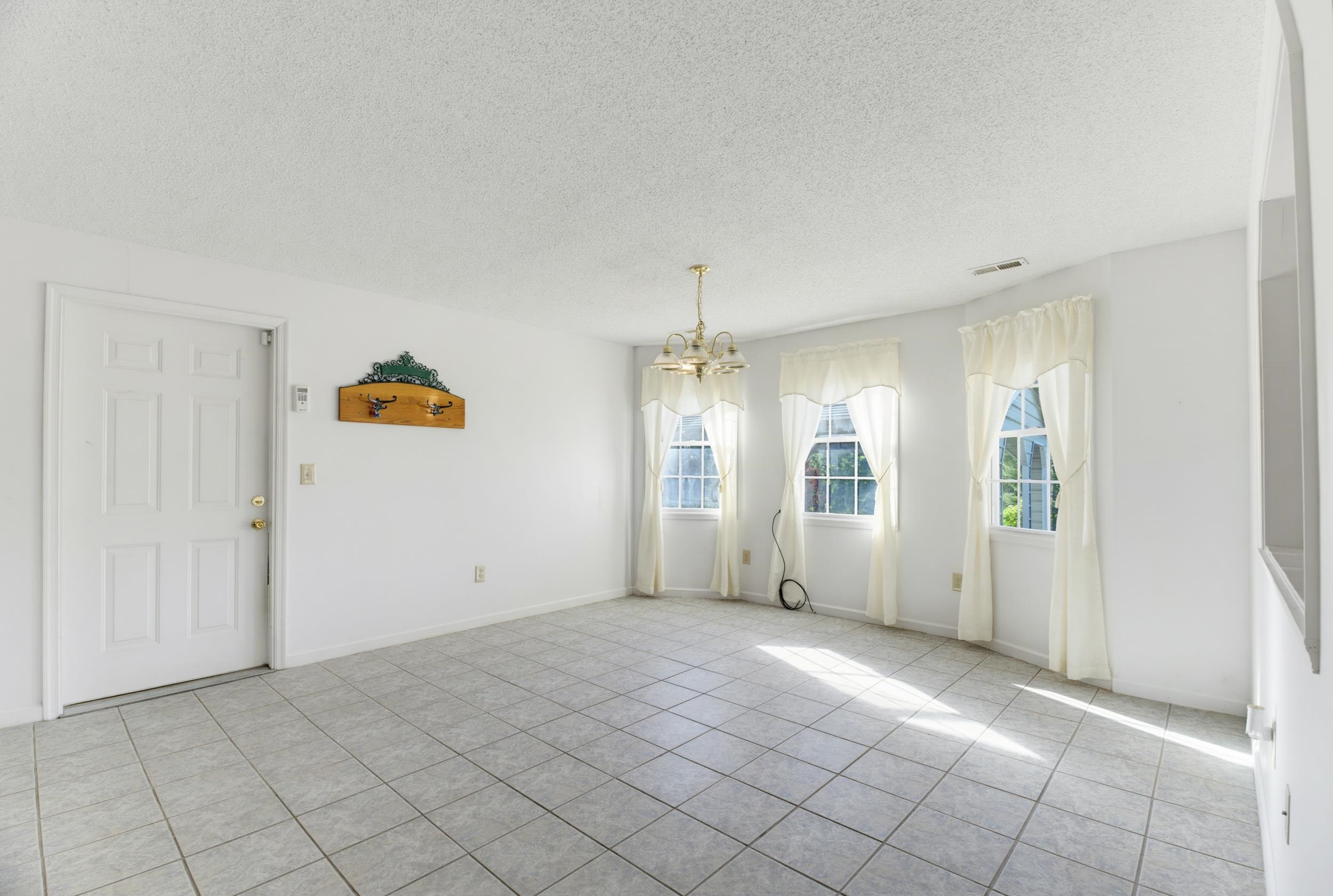 963 LEE JACKSON HWY, STAUNTON, Virginia 24401, 2 Bedrooms Bedrooms, ,2 BathroomsBathrooms,Residential,963 LEE JACKSON HWY,678701 MLS # 678701 963 LEE JACKSON HWY, STAUNTON, Virginia 24401, 2 Bedrooms Bedrooms, ,2 BathroomsBathrooms,Residential,963 LEE JACKSON HWY,678701 MLS # 678701