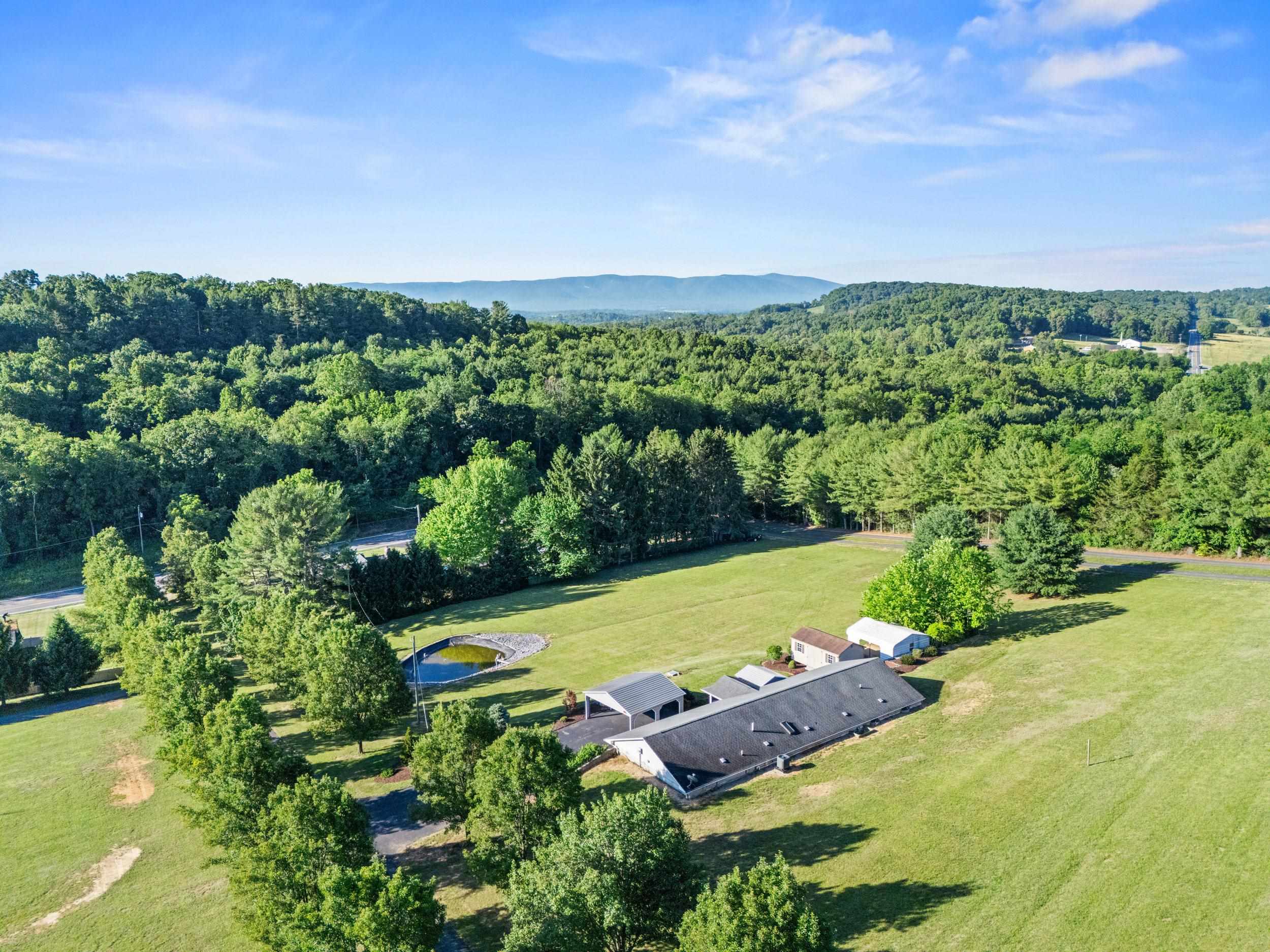 963 LEE JACKSON HWY, STAUNTON, Virginia 24401, 2 Bedrooms Bedrooms, ,2 BathroomsBathrooms,Residential,963 LEE JACKSON HWY,678701 MLS # 678701 963 LEE JACKSON HWY, STAUNTON, Virginia 24401, 2 Bedrooms Bedrooms, ,2 BathroomsBathrooms,Residential,963 LEE JACKSON HWY,678701 MLS # 678701