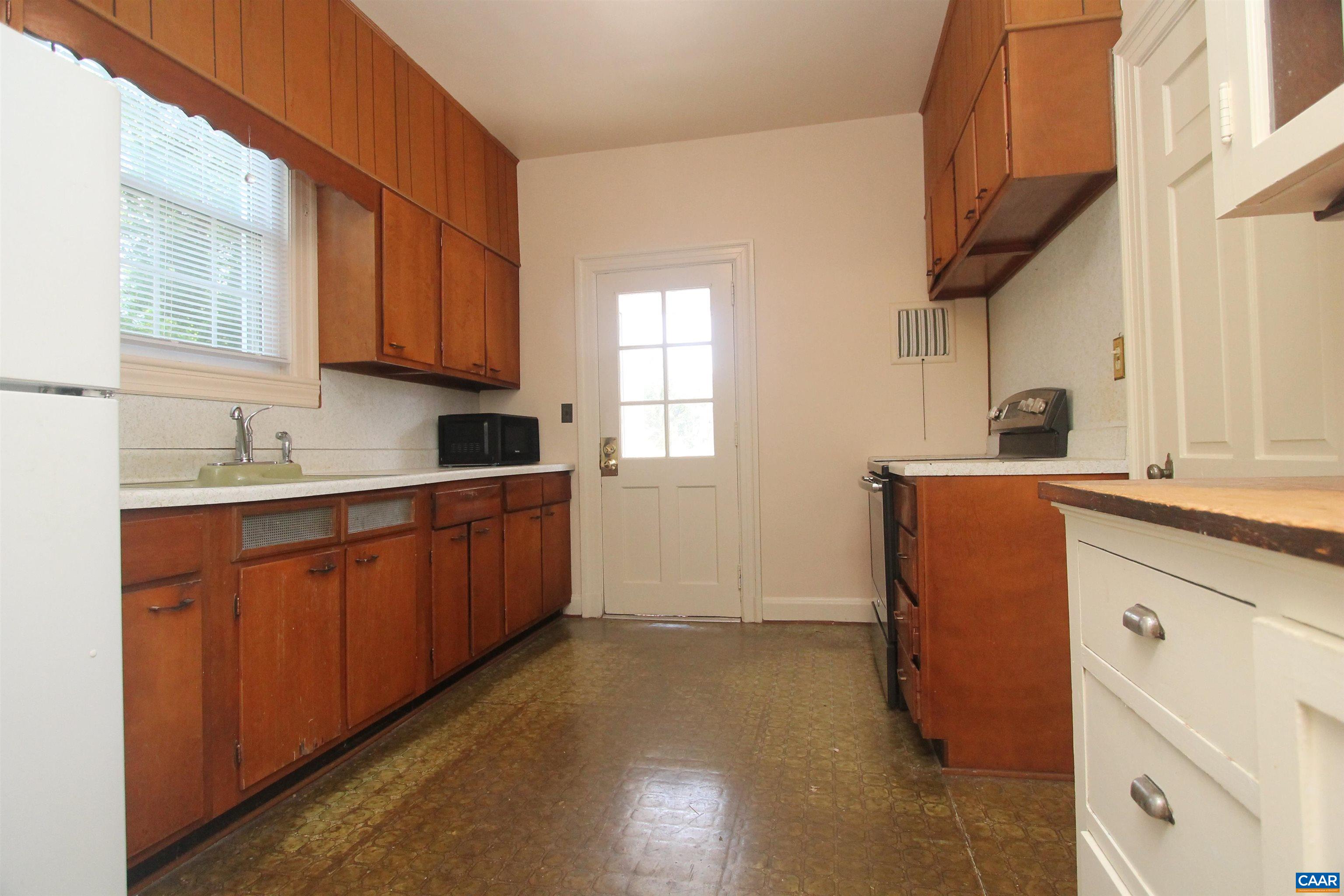 308 MONTEBELLO CIR, CHARLOTTESVILLE, Virginia 22903, 5 Bedrooms Bedrooms, ,2 BathroomsBathrooms,Residential,308 MONTEBELLO CIR,678711 MLS # 678711