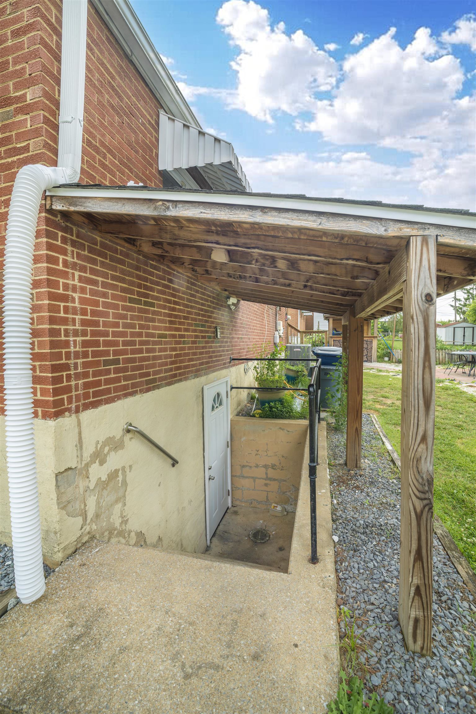 99 SOUTH AVE, HARRISONBURG, Virginia 22801, 4 Bedrooms Bedrooms, ,2 BathroomsBathrooms,Residential,99 SOUTH AVE,678727 MLS # 678727