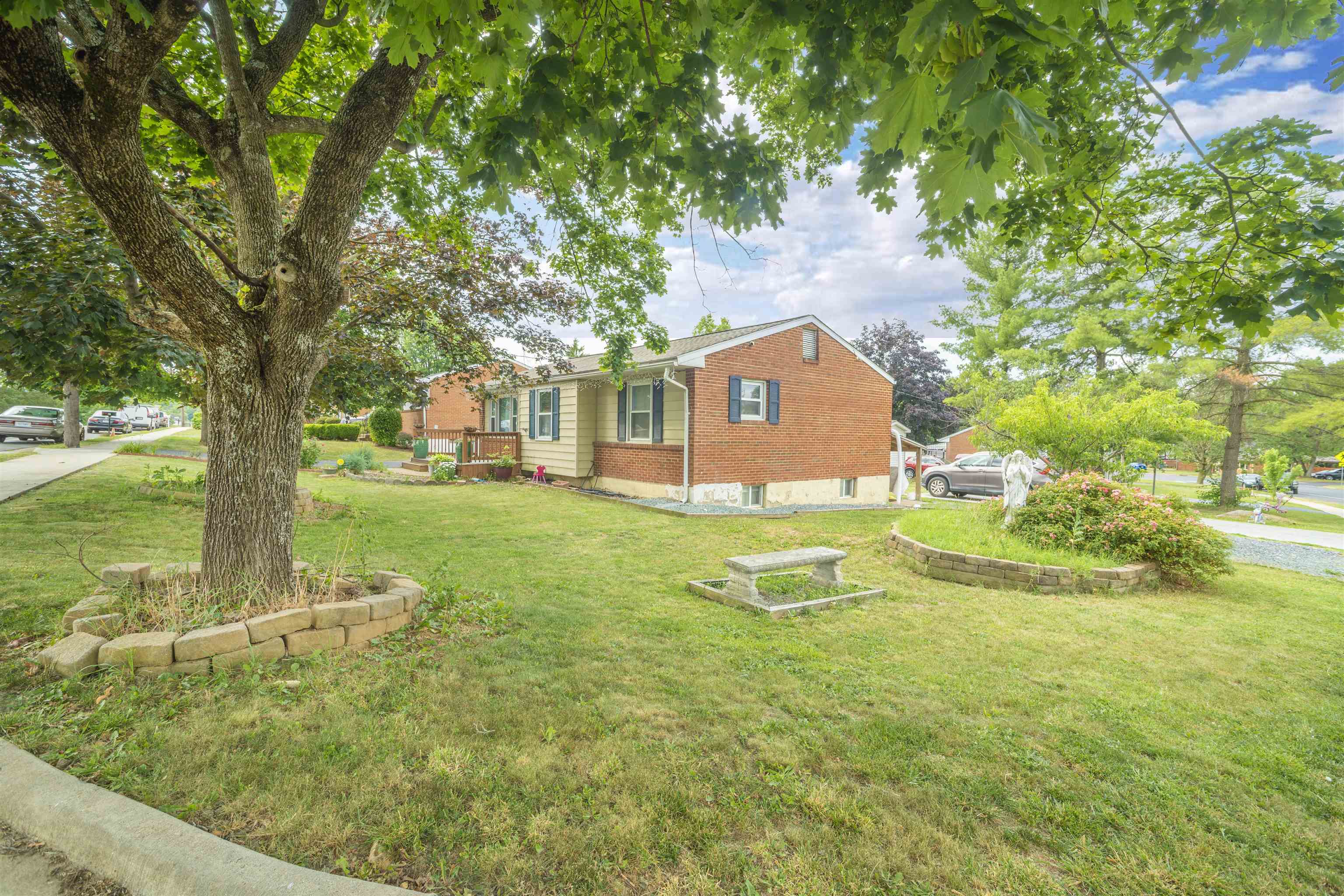99 SOUTH AVE, HARRISONBURG, Virginia 22801, 4 Bedrooms Bedrooms, ,2 BathroomsBathrooms,Residential,99 SOUTH AVE,678727 MLS # 678727
