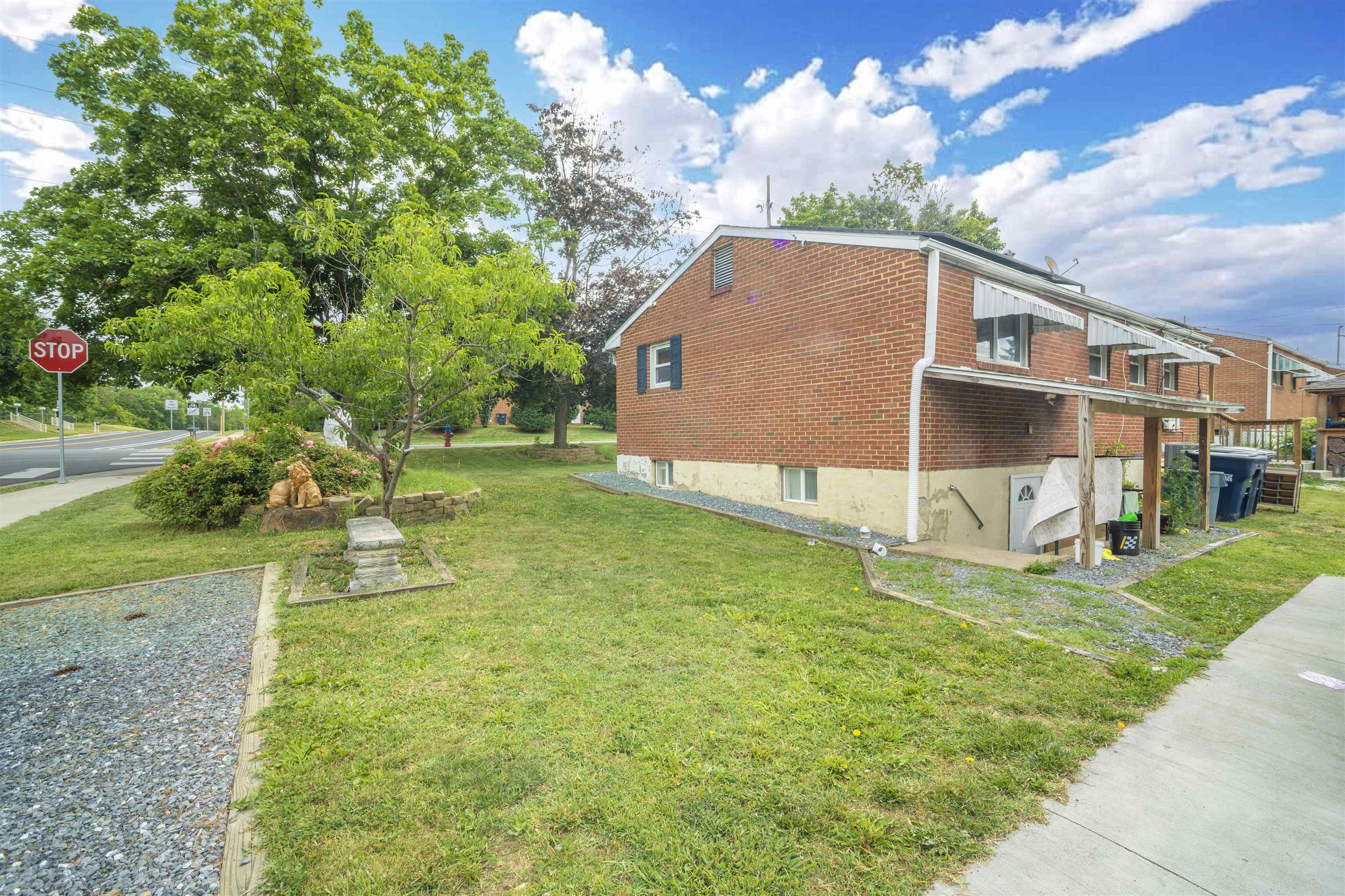99 SOUTH AVE, HARRISONBURG, Virginia 22801, 4 Bedrooms Bedrooms, ,2 BathroomsBathrooms,Residential,99 SOUTH AVE,678727 MLS # 678727