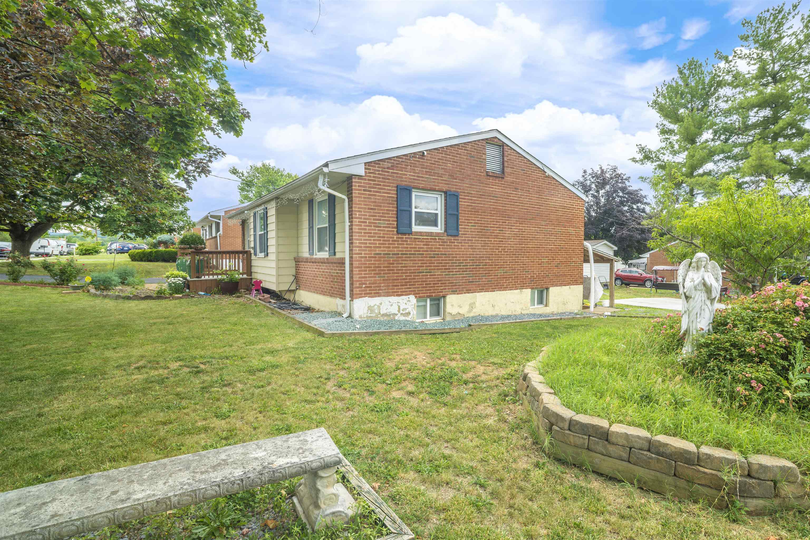 99 SOUTH AVE, HARRISONBURG, Virginia 22801, 4 Bedrooms Bedrooms, ,2 BathroomsBathrooms,Residential,99 SOUTH AVE,678727 MLS # 678727