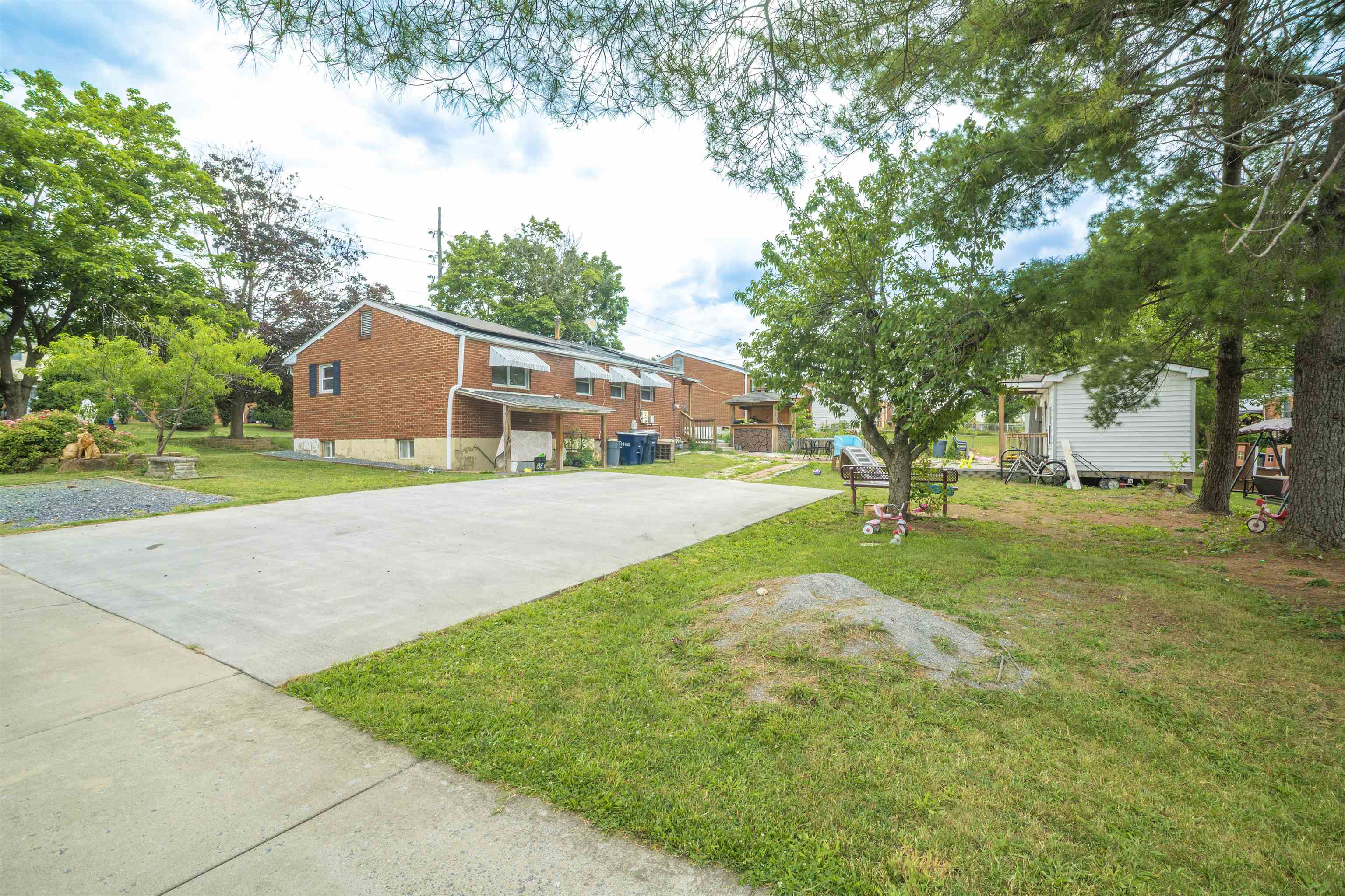 99 SOUTH AVE, HARRISONBURG, Virginia 22801, 4 Bedrooms Bedrooms, ,2 BathroomsBathrooms,Residential,99 SOUTH AVE,678727 MLS # 678727