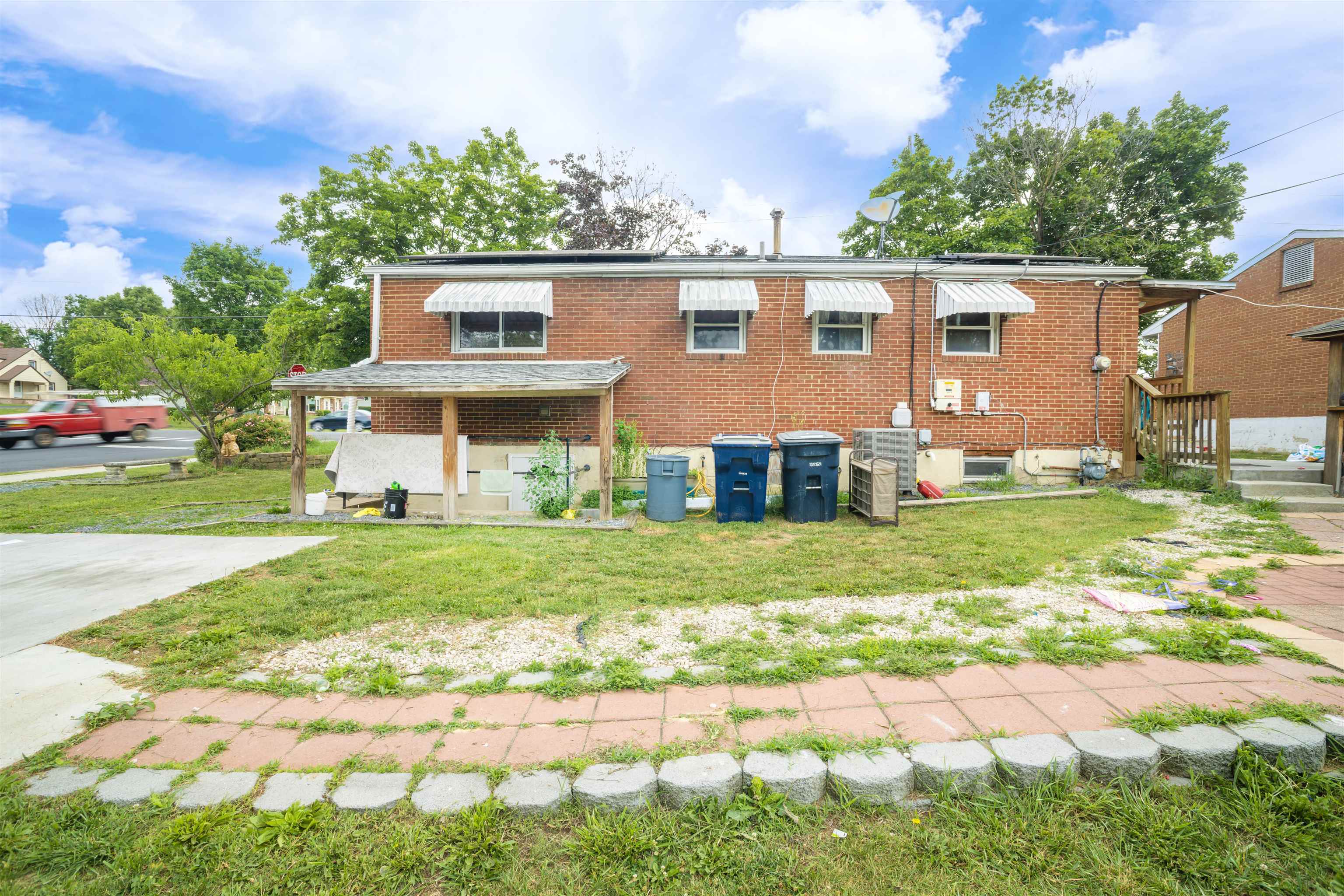 99 SOUTH AVE, HARRISONBURG, Virginia 22801, 4 Bedrooms Bedrooms, ,2 BathroomsBathrooms,Residential,99 SOUTH AVE,678727 MLS # 678727