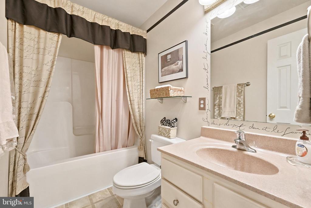 19202 WOODSIDE LN, JEFFERSONTON, Virginia 22724, 4 Bedrooms Bedrooms, ,2 BathroomsBathrooms,Residential,19202 WOODSIDE LN,VACU2013718 MLS # VACU2013718