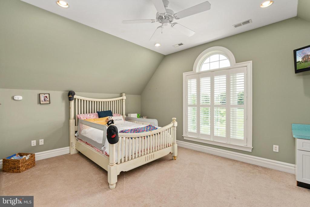 9909 AGNES LN, SPOTSYLVANIA, Virginia 22553, 6 Bedrooms Bedrooms, ,5 BathroomsBathrooms,Residential,9909 AGNES LN,VASP2043104 MLS # VASP2043104