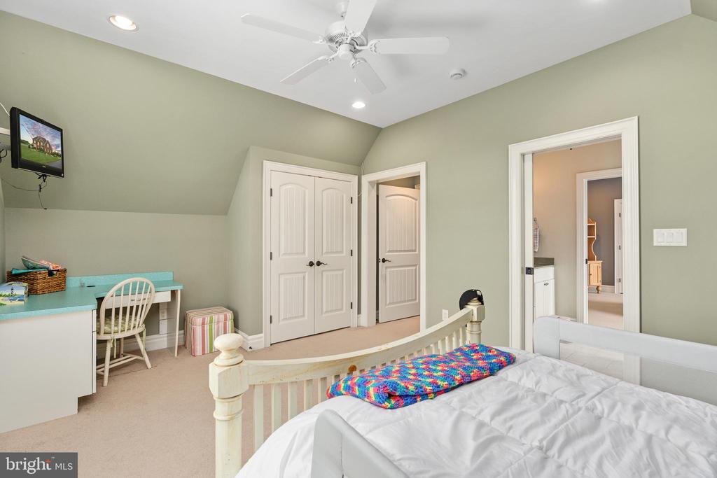 9909 AGNES LN, SPOTSYLVANIA, Virginia 22553, 6 Bedrooms Bedrooms, ,5 BathroomsBathrooms,Residential,9909 AGNES LN,VASP2043104 MLS # VASP2043104