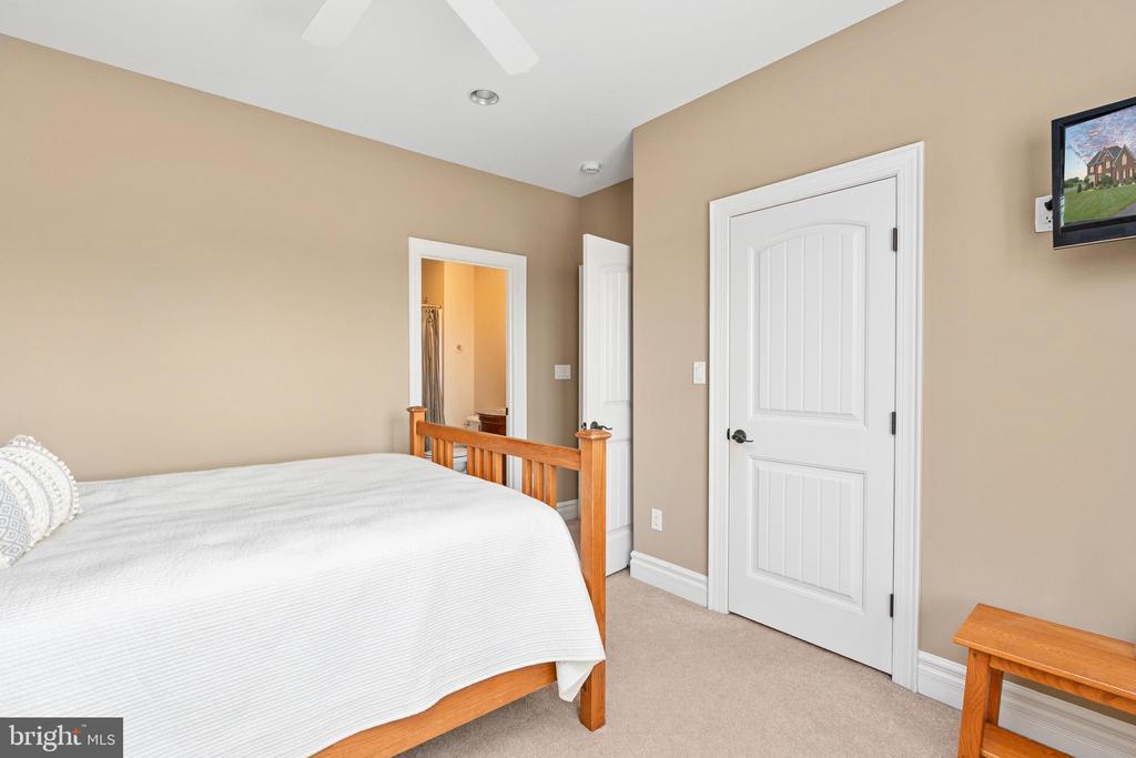 9909 AGNES LN, SPOTSYLVANIA, Virginia 22553, 6 Bedrooms Bedrooms, ,5 BathroomsBathrooms,Residential,9909 AGNES LN,VASP2043104 MLS # VASP2043104