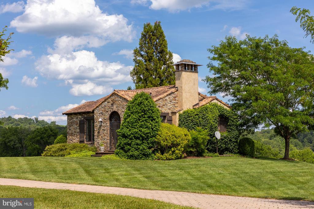 2525 GIBSON CT, DELAPLANE, Virginia 20144, 4 Bedrooms Bedrooms, ,3 BathroomsBathrooms,Residential,2525 GIBSON CT,VAFQ2022392 MLS # VAFQ2022392