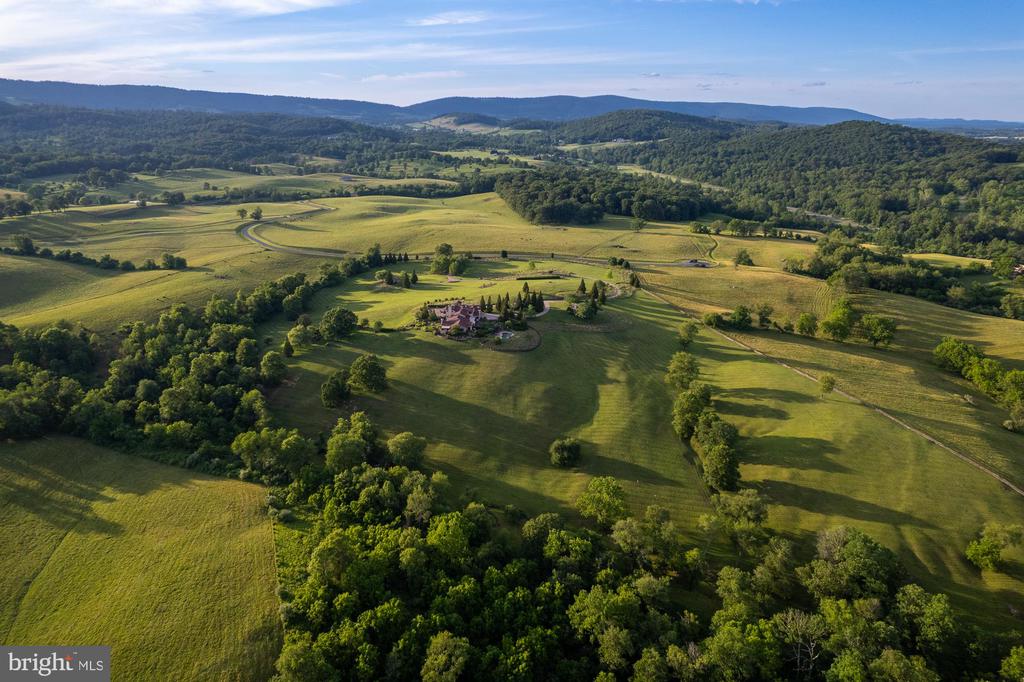 2525 GIBSON CT, DELAPLANE, Virginia 20144, 4 Bedrooms Bedrooms, ,3 BathroomsBathrooms,Residential,2525 GIBSON CT,VAFQ2022392 MLS # VAFQ2022392