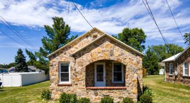 108 THIRD ST, GROTTOES, Virginia 24441, 2 Bedrooms Bedrooms, ,1 BathroomBathrooms,Residential,108 THIRD ST,678741 MLS # 678741